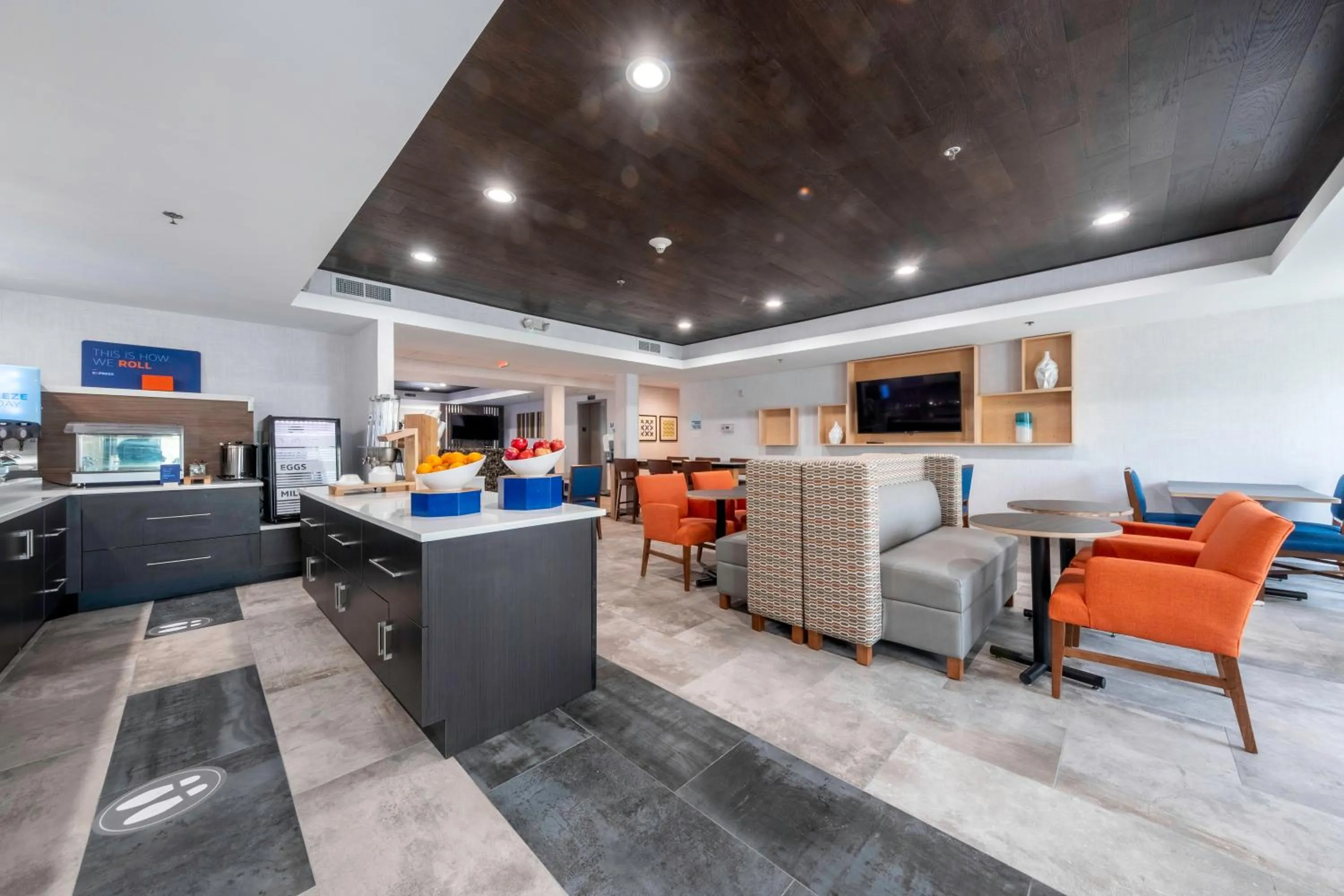 Breakfast in Holiday Inn Express Hotel & Suites Petersburg/Dinwiddie by IHG