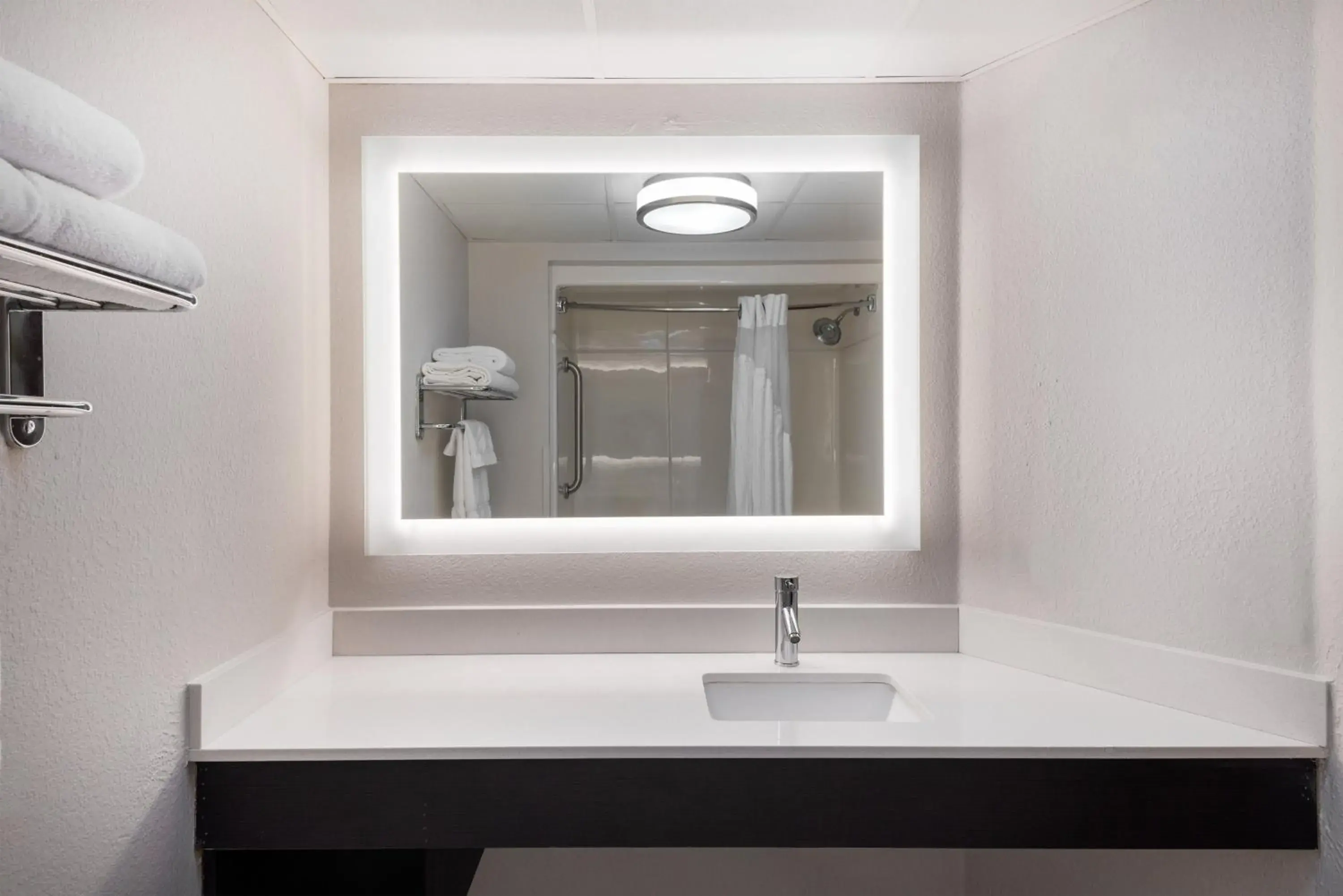 Standard Room with Two Queen Beds in Holiday Inn Express Hillsville by IHG Standard Room with Two Queen Beds in Holiday Inn Express Hillsville by IHG