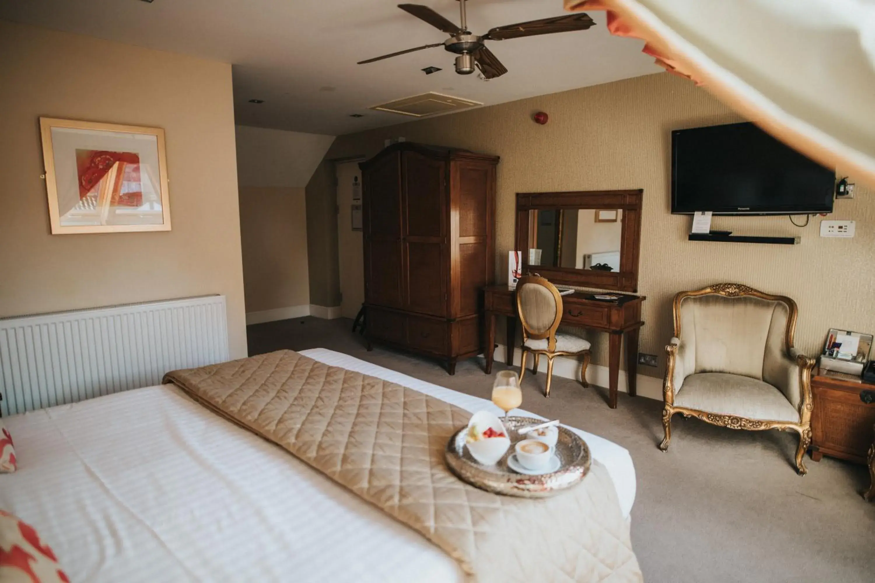 Twin Room in Hall Farm Hotel And Restaurant Twin Room in Hall Farm Hotel And Restaurant