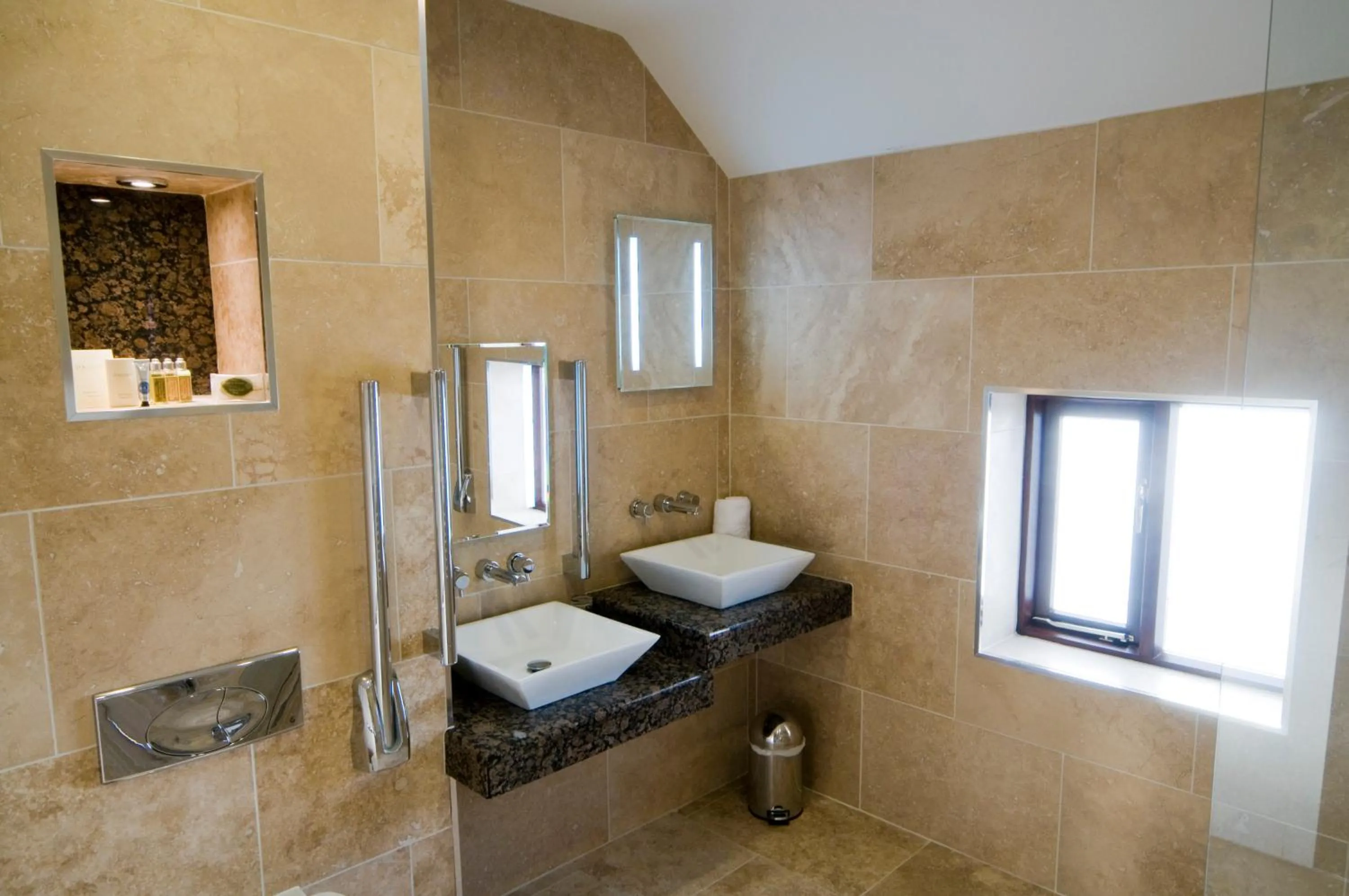 Bathroom in Hall Farm Hotel And Restaurant