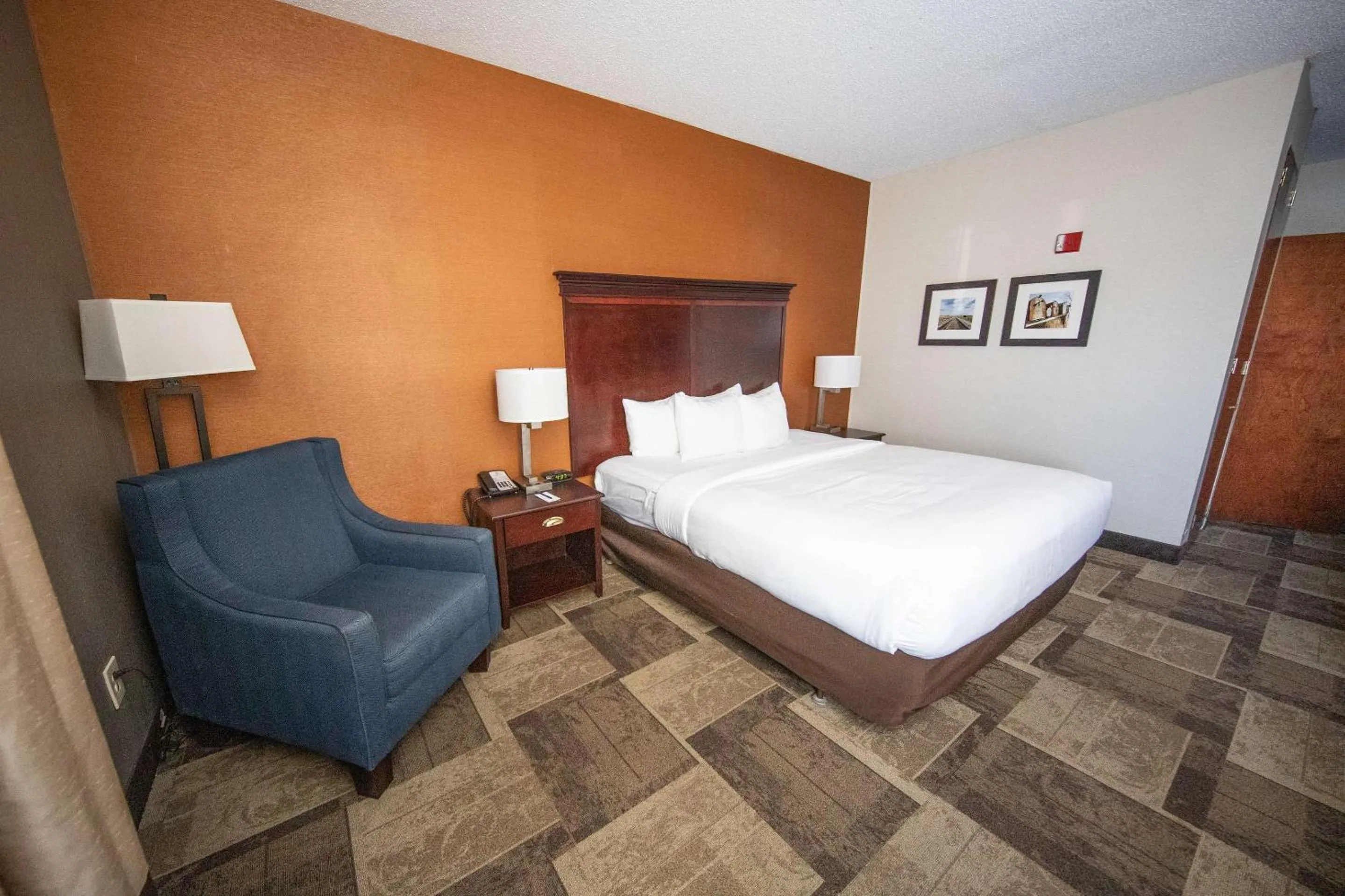 Bedroom, Bed in Comfort Inn & Suites Hutchinson