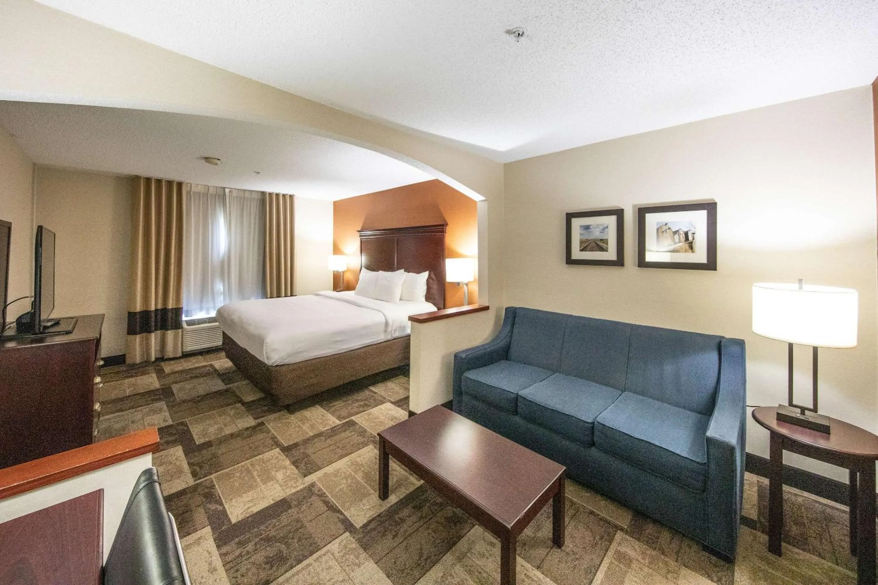 Bedroom, Bed in Comfort Inn & Suites Hutchinson