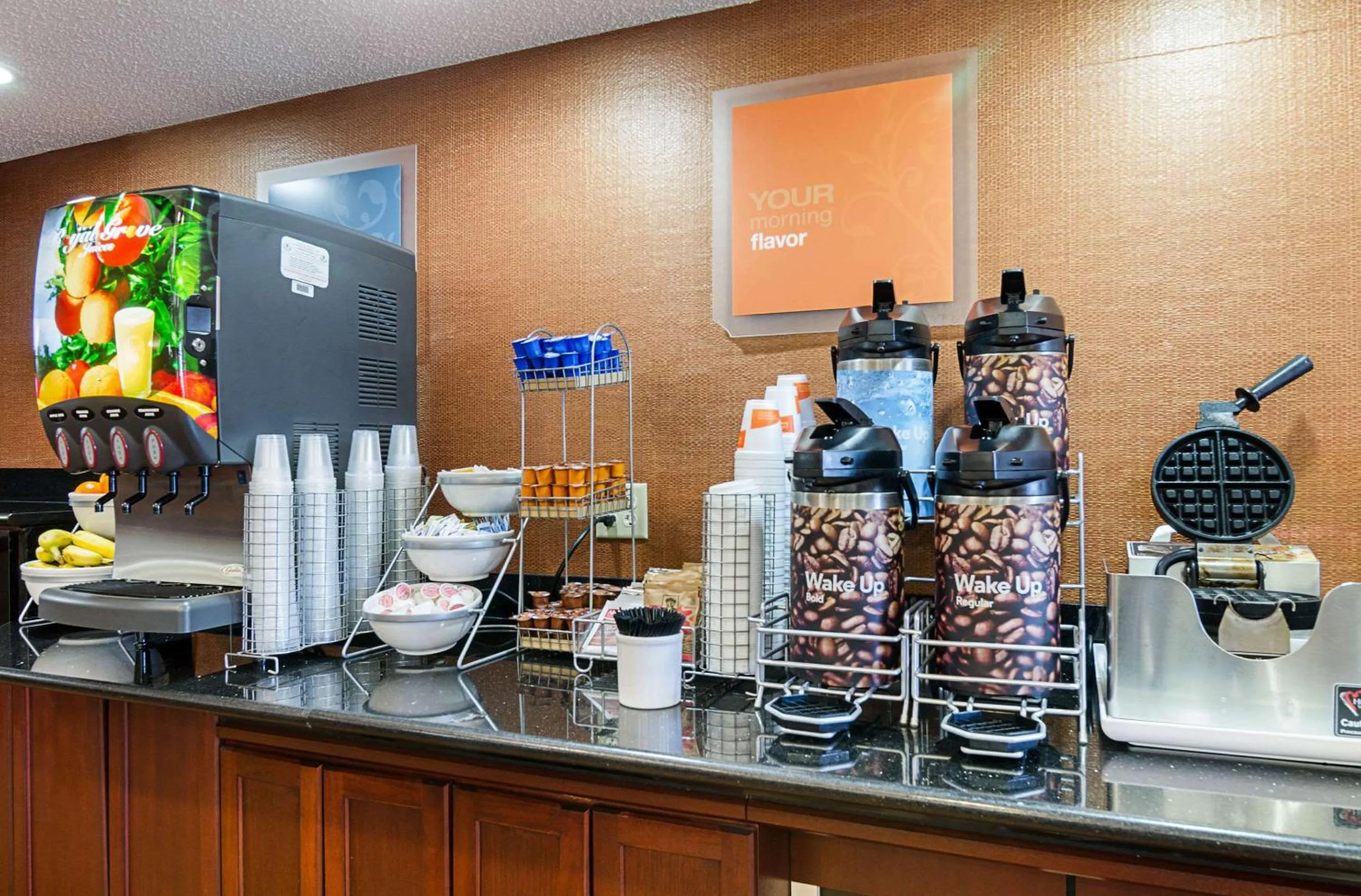 Breakfast in Comfort Inn & Suites Hutchinson