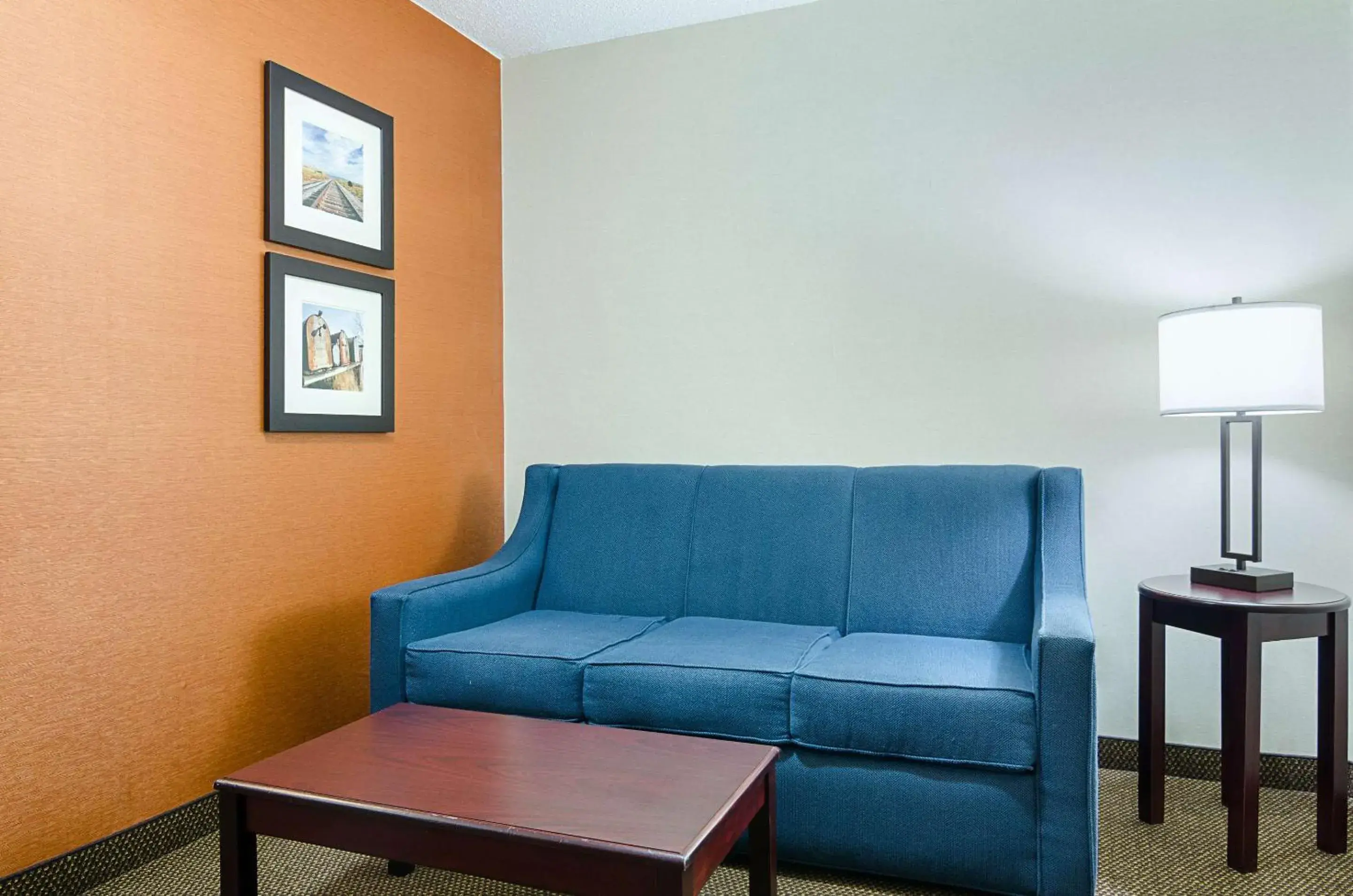 Executive Queen Suite with Sofa Bed - Non-Smoking in Comfort Inn & Suites Hutchinson Executive Queen Suite with Sofa Bed - Non-Smoking in Comfort Inn & Suites Hutchinson