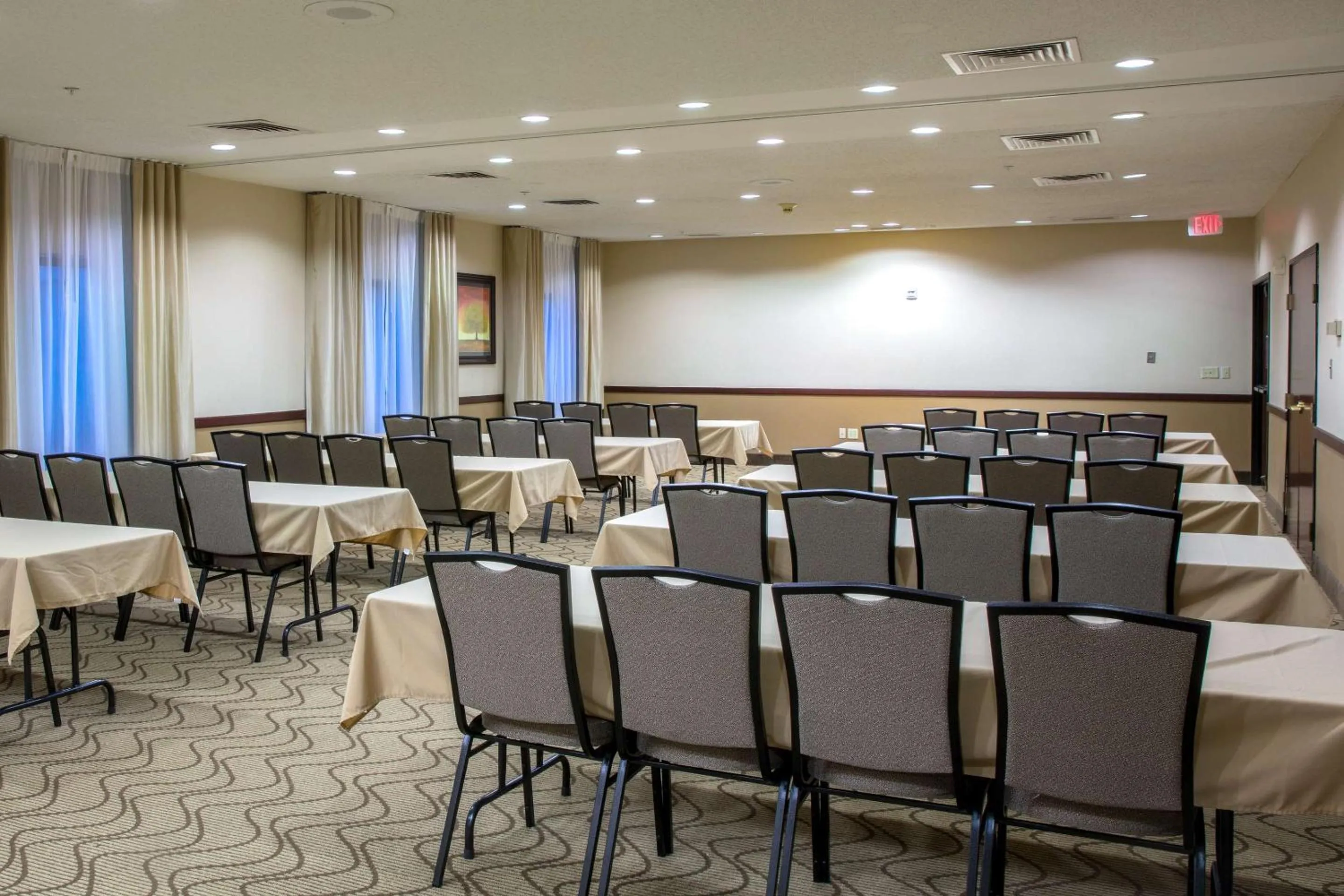 Meeting/conference room in Comfort Inn & Suites Hutchinson