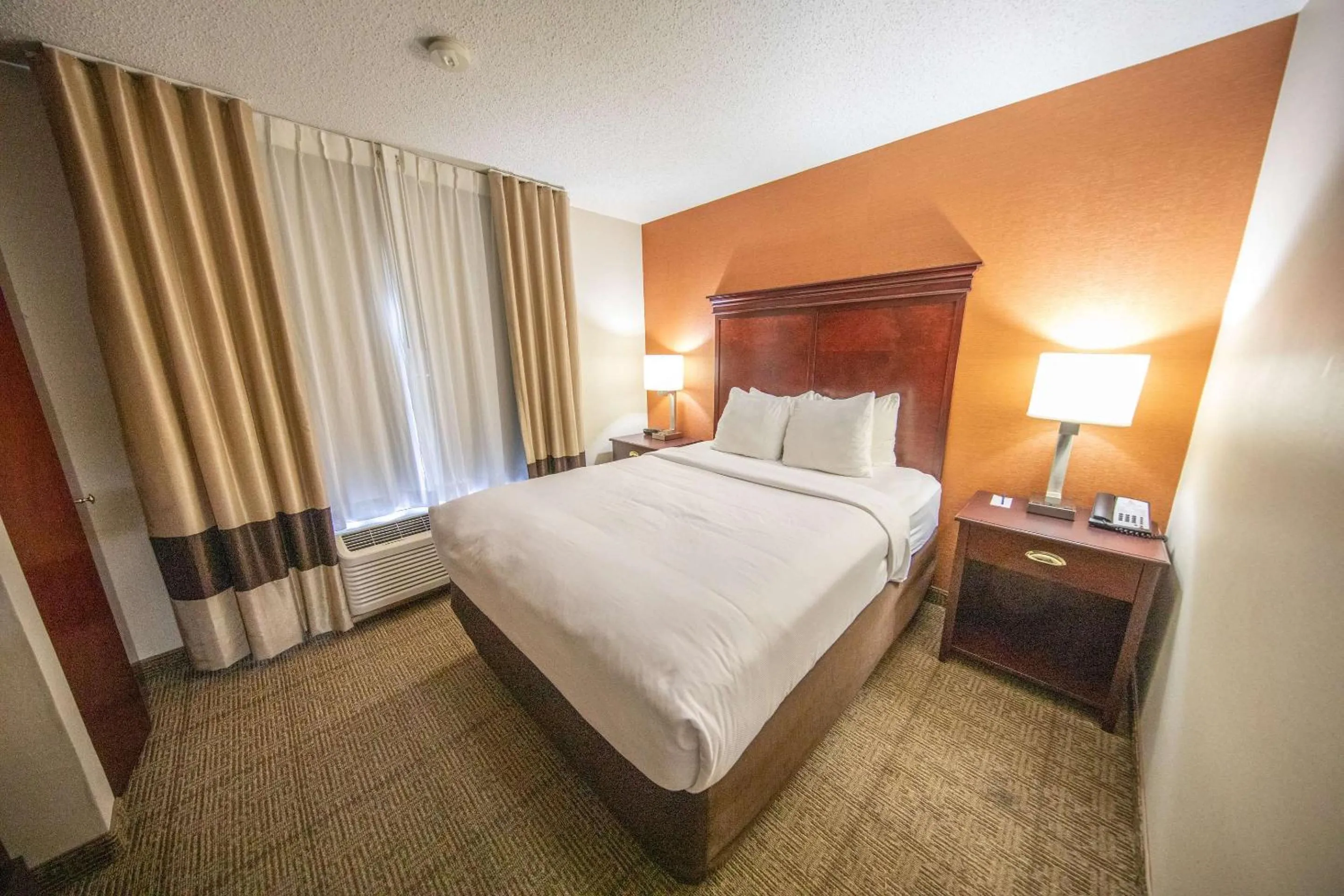 Bedroom, Bed in Comfort Inn & Suites Hutchinson