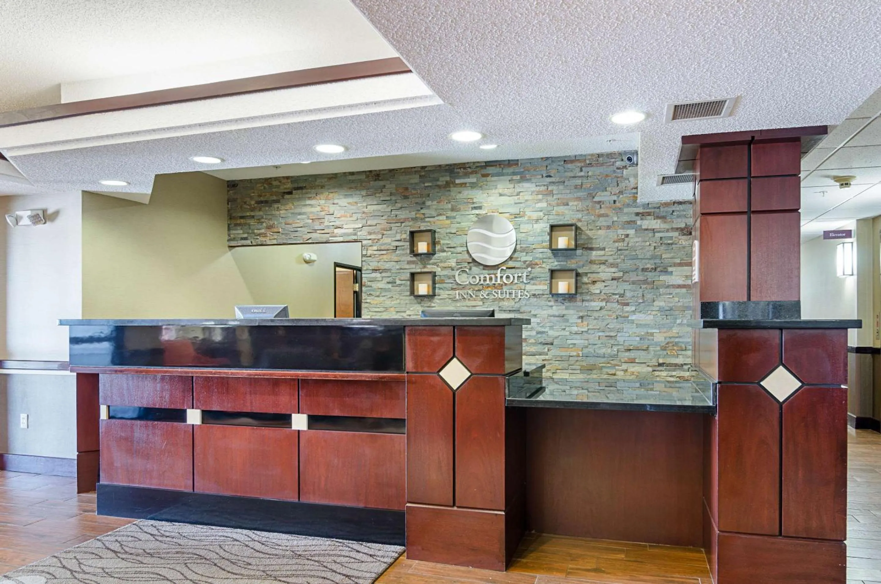 Lobby or reception in Comfort Inn & Suites Hutchinson
