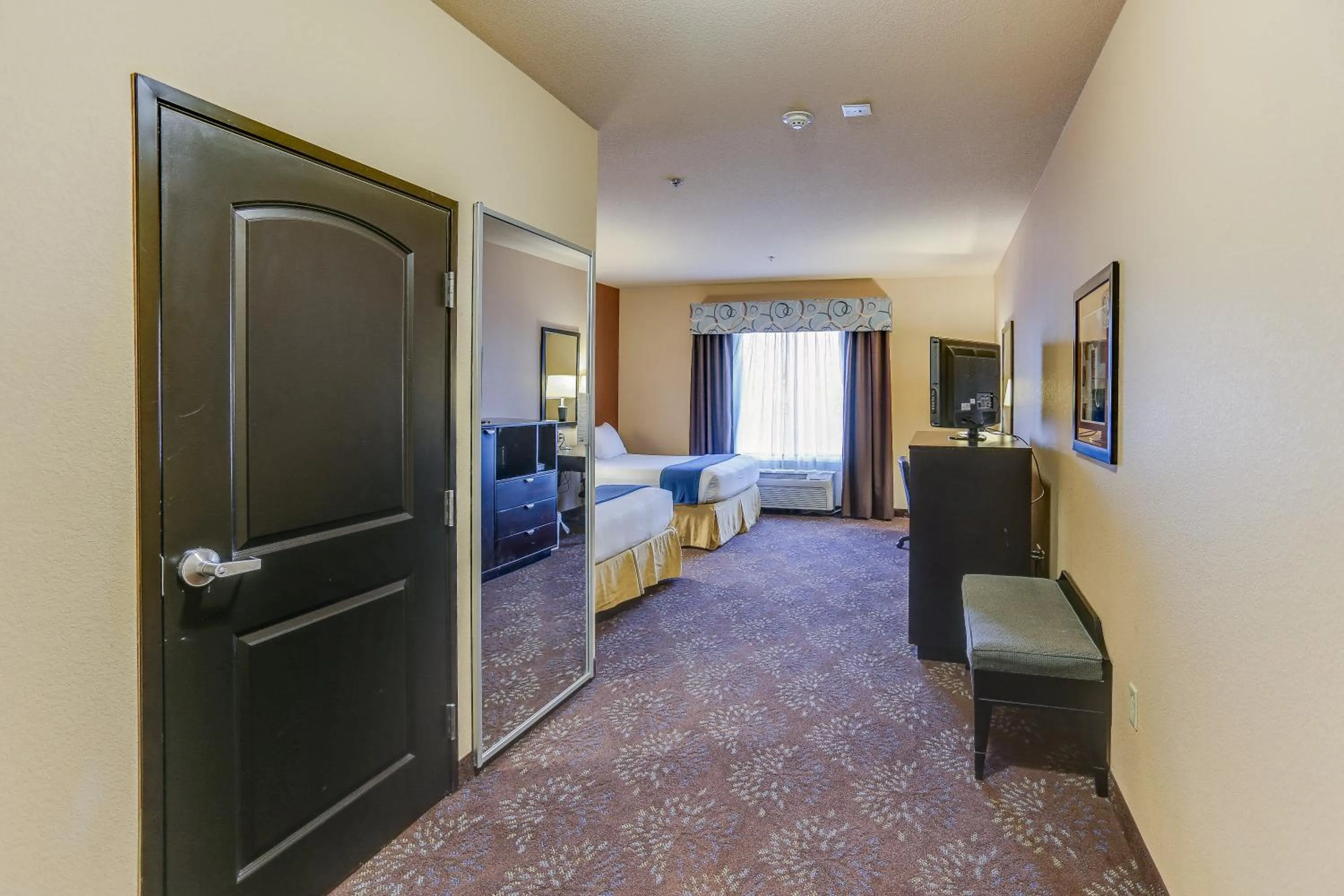 Photo of the whole room in Holiday Inn Express Hotel & Suites Huntsville by IHG
