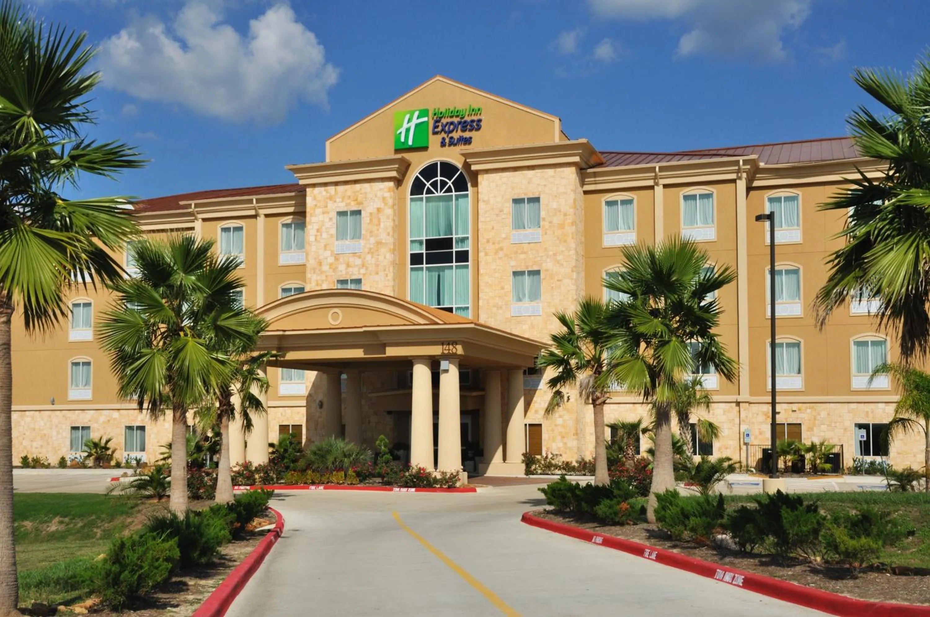 Property building in Holiday Inn Express Hotel & Suites Huntsville by IHG