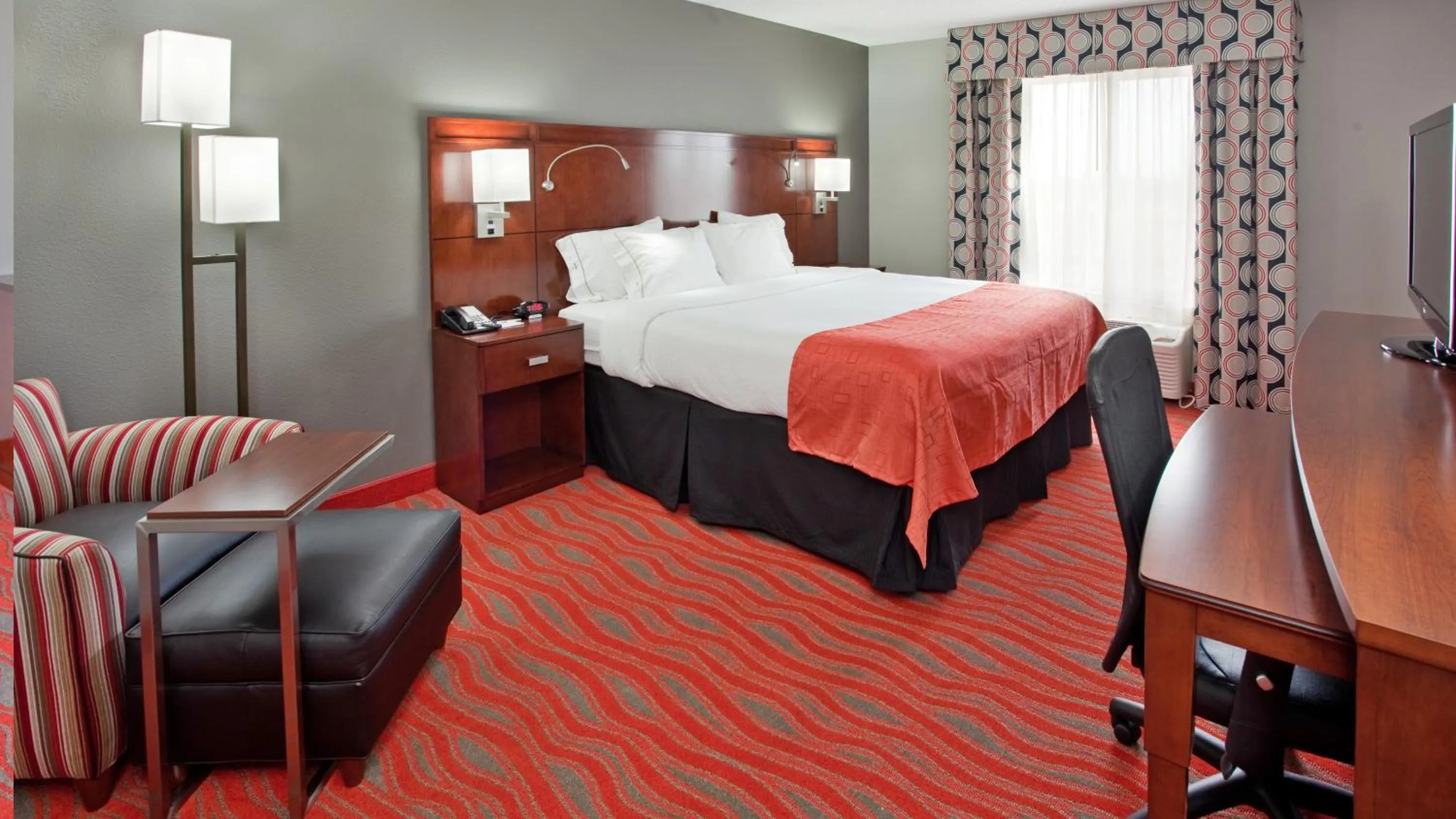 Photo of the whole room, Bed in Holiday Inn Express Kearney by IHG
