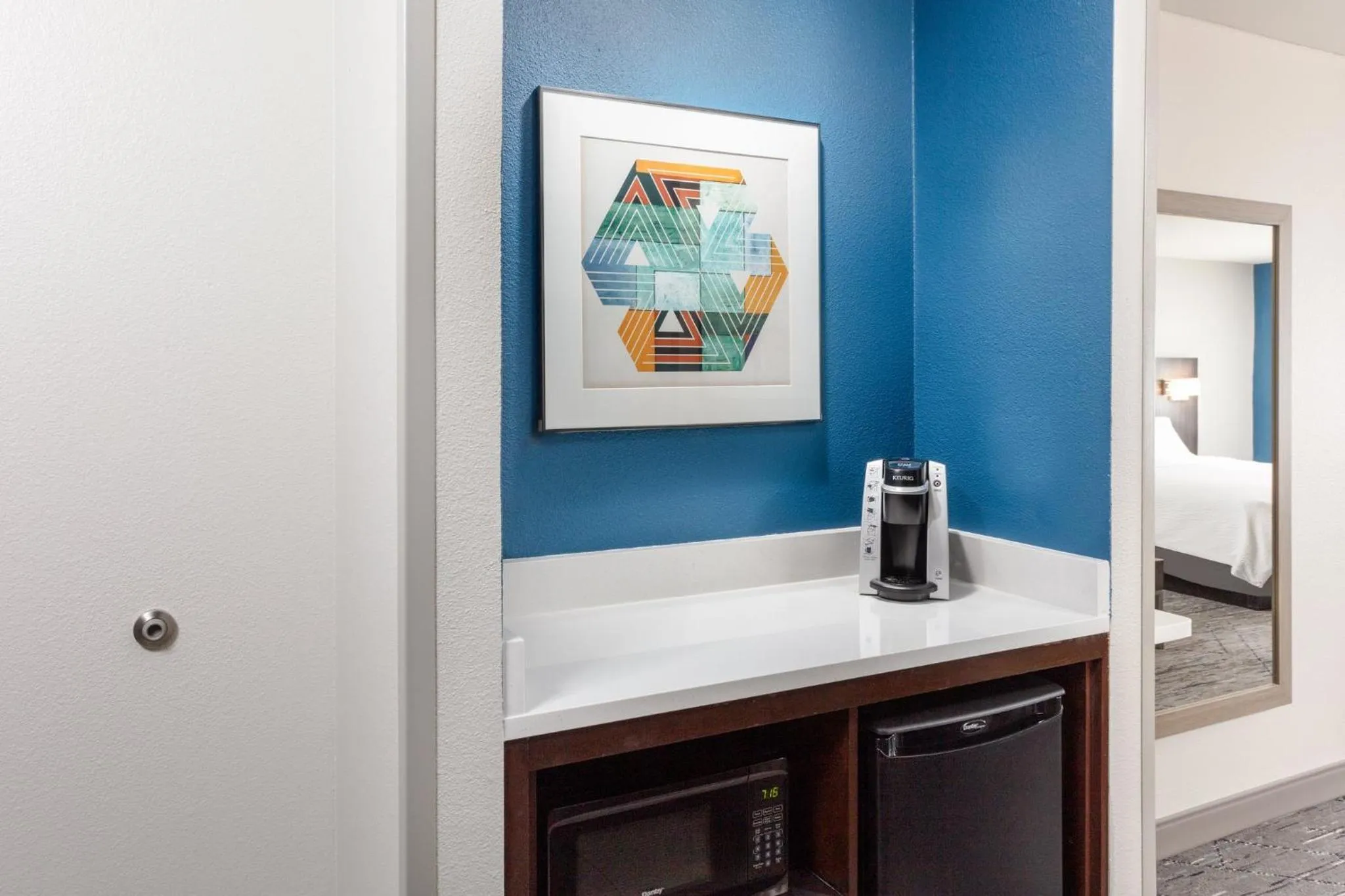 Photo of the whole room, Bed in Holiday Inn Express Kearney by IHG