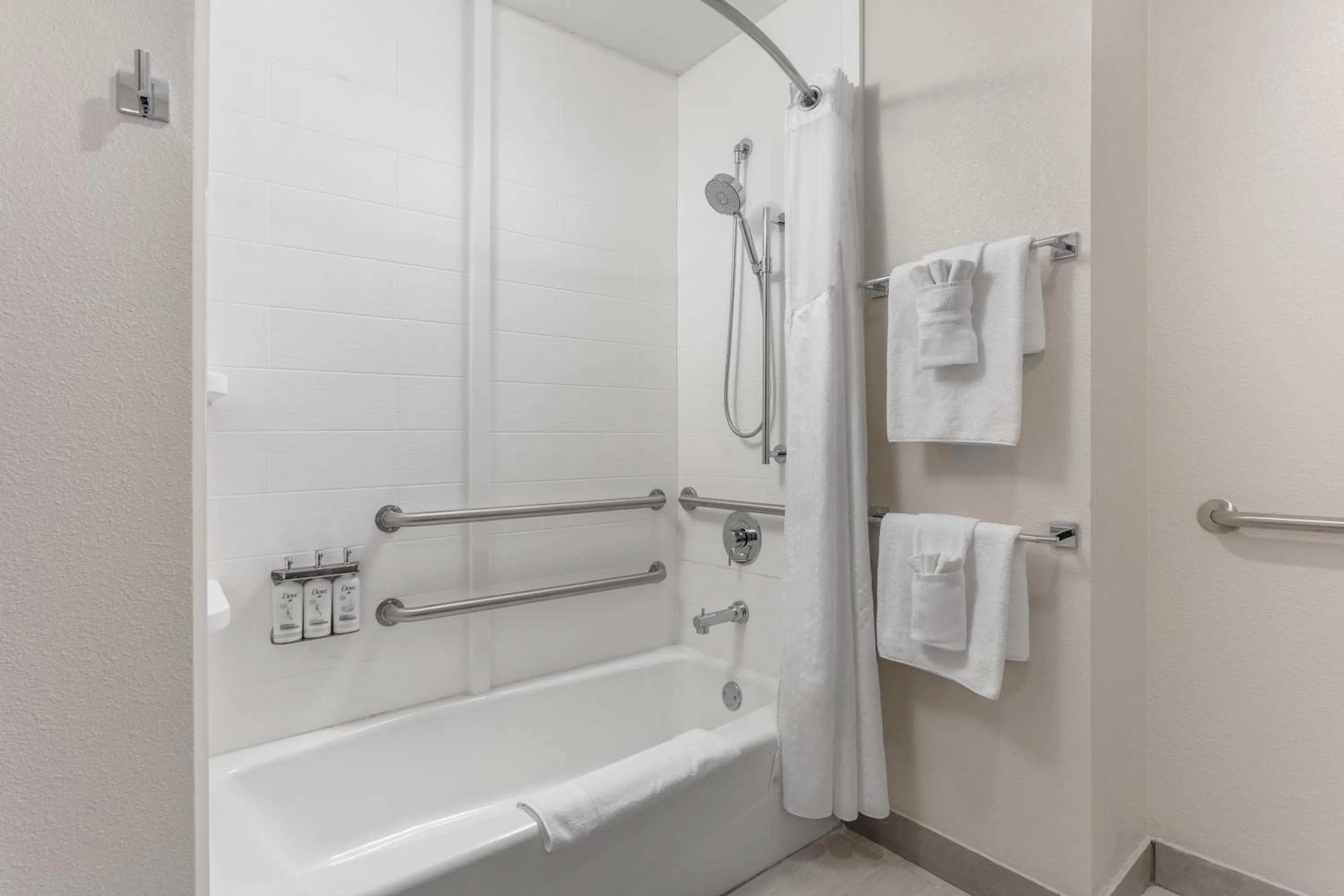 Bath in Holiday Inn Express Kearney by IHG