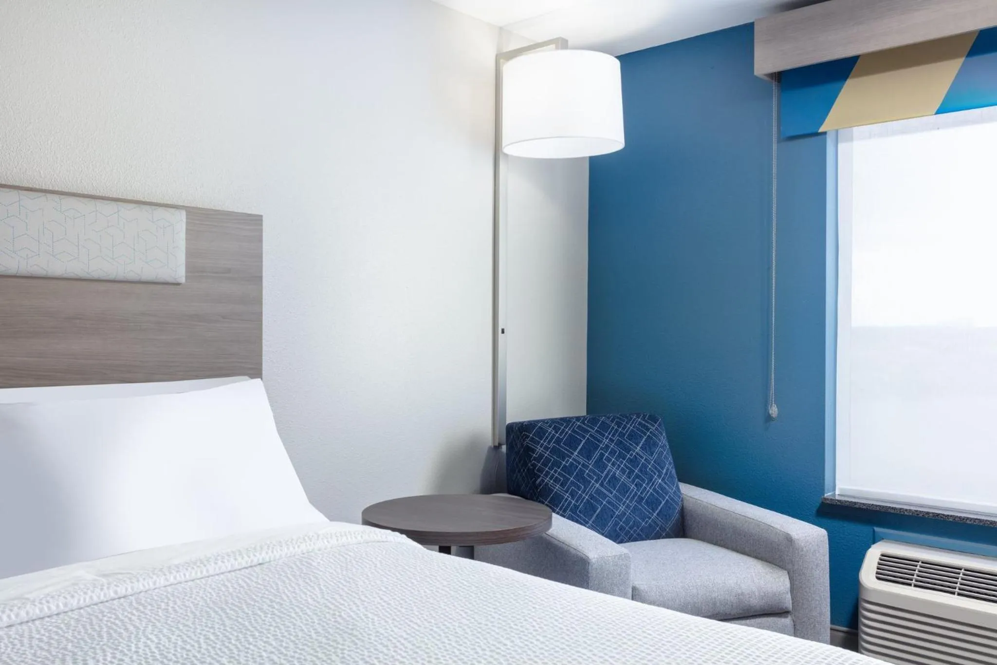 Photo of the whole room, Bed in Holiday Inn Express Kearney by IHG