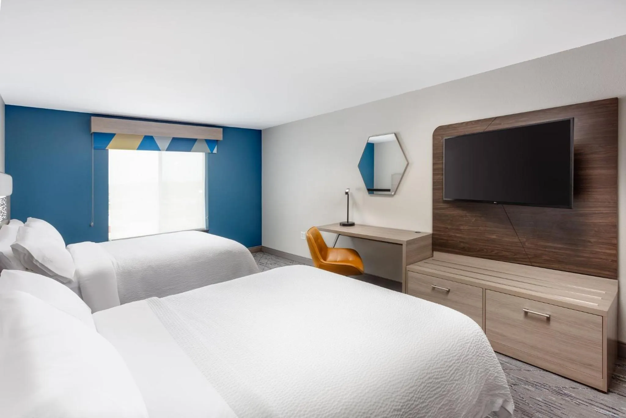 Photo of the whole room, Bed in Holiday Inn Express Kearney by IHG