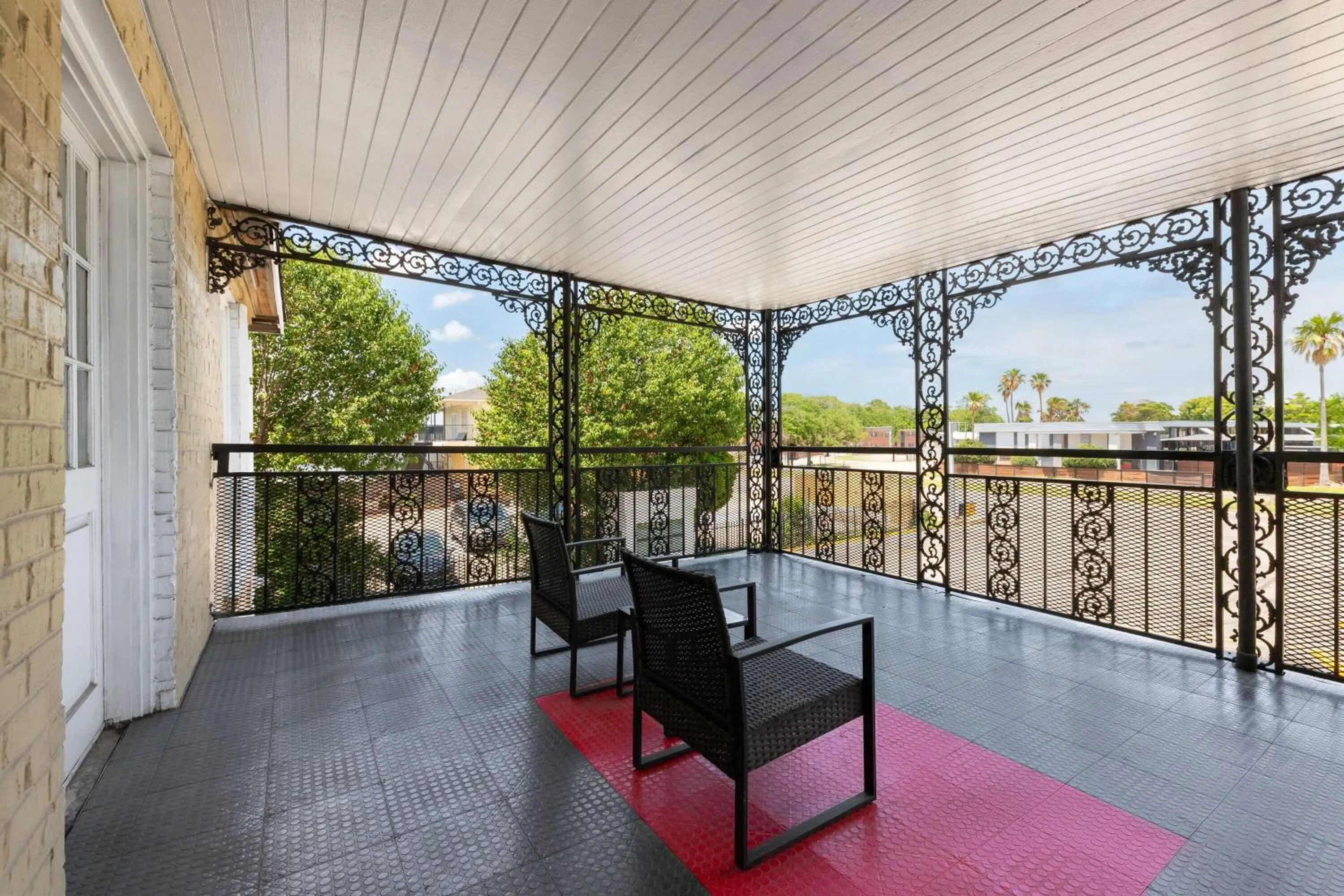 Photo of the whole room in Super 8 by Wyndham New Orleans