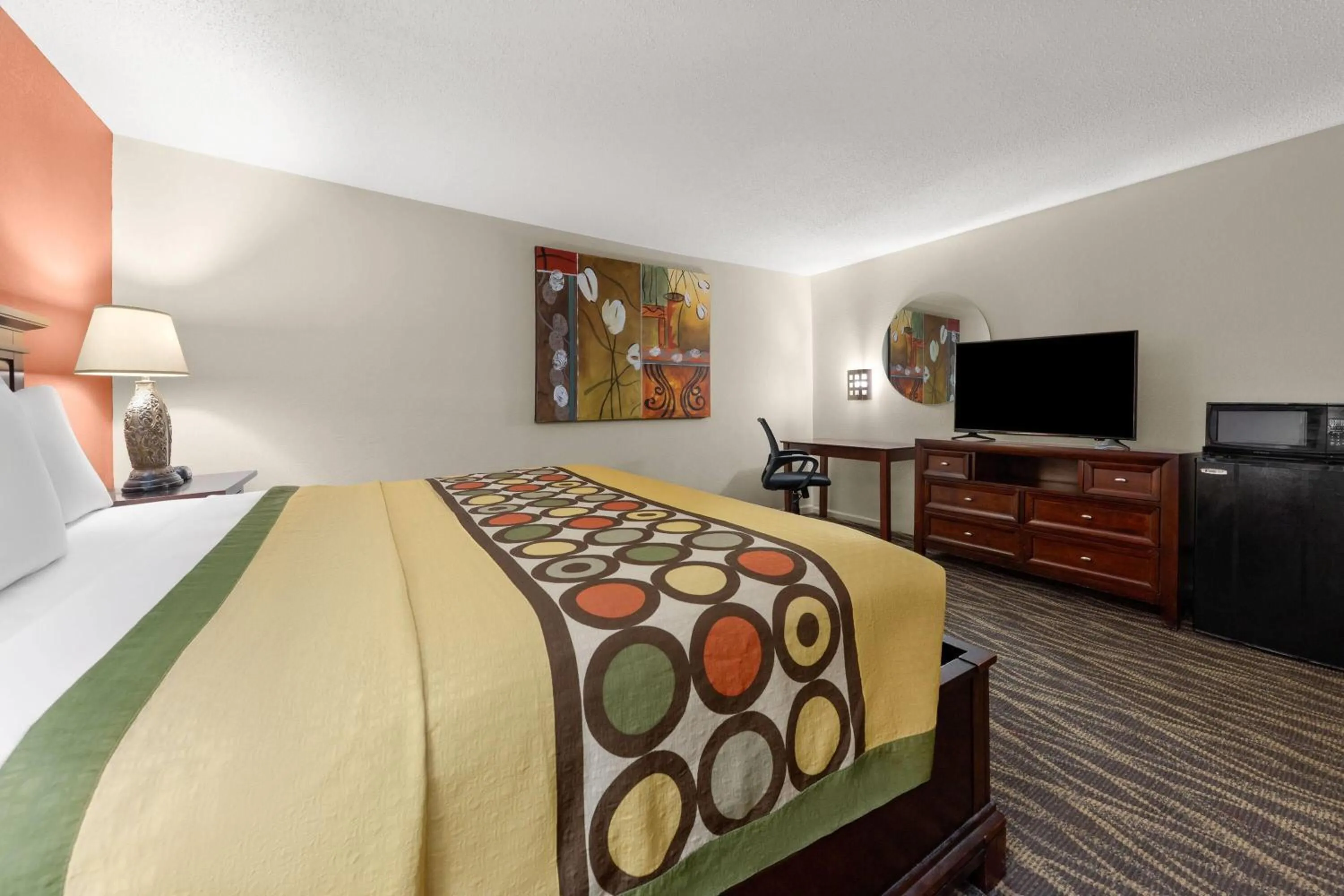 Photo of the whole room, Bed in Super 8 by Wyndham New Orleans