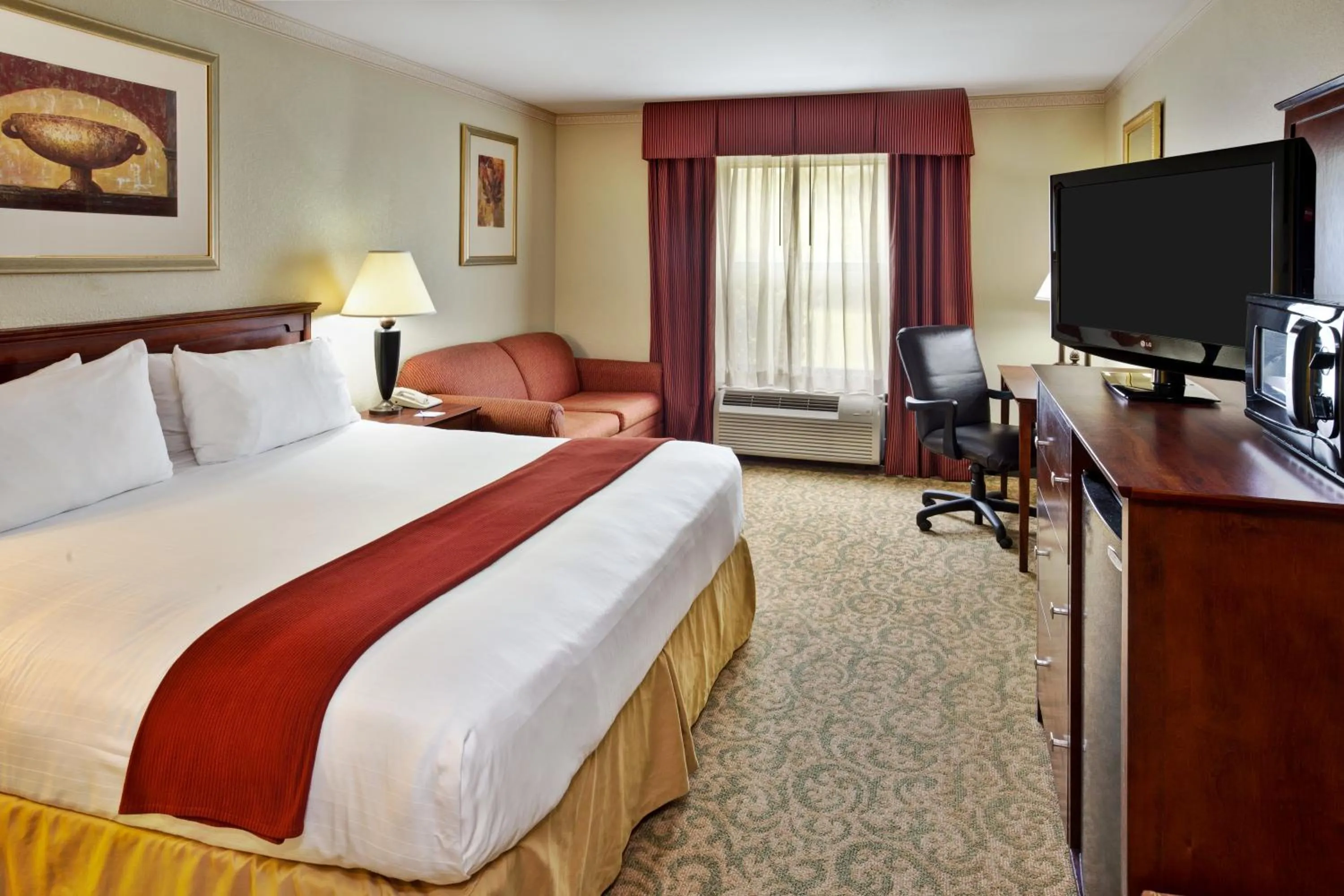 Standard King Room with Sofa Bed - Non-Smoking in Holiday Inn Express Breaux Bridge by IHG