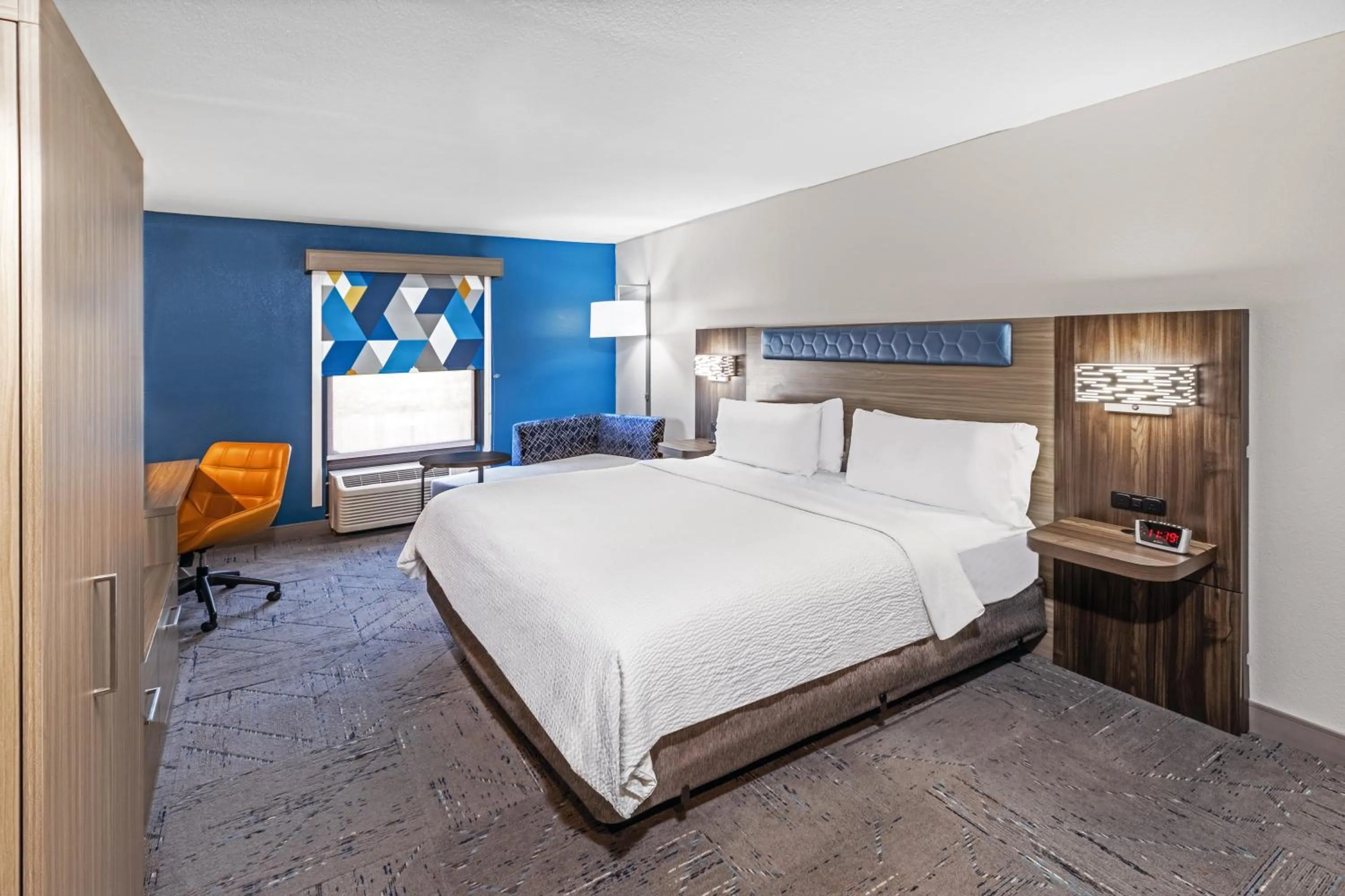 View (from property/room), Bed in Holiday Inn Express Breaux Bridge by IHG