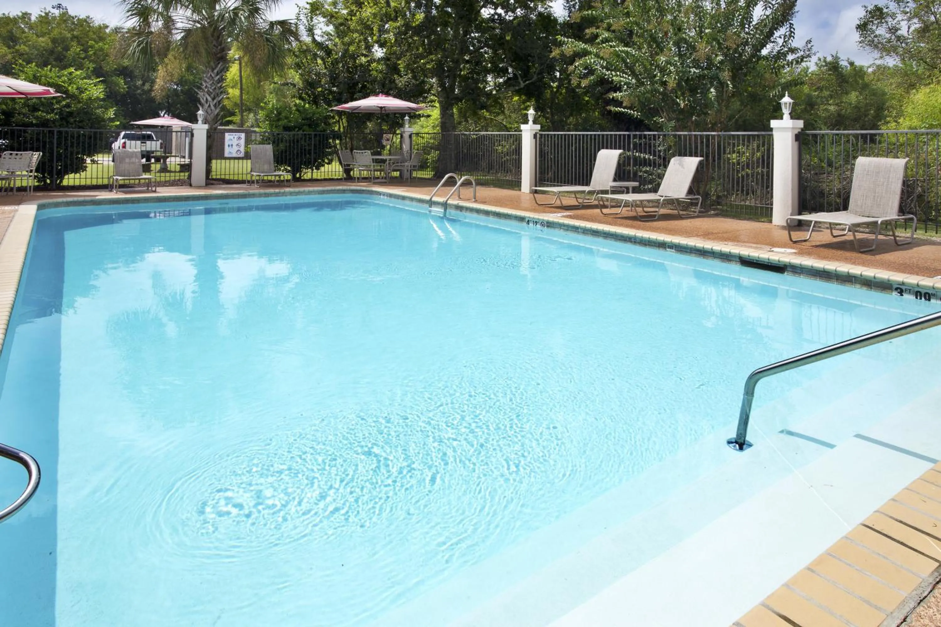 Swimming pool in Holiday Inn Express Breaux Bridge by IHG