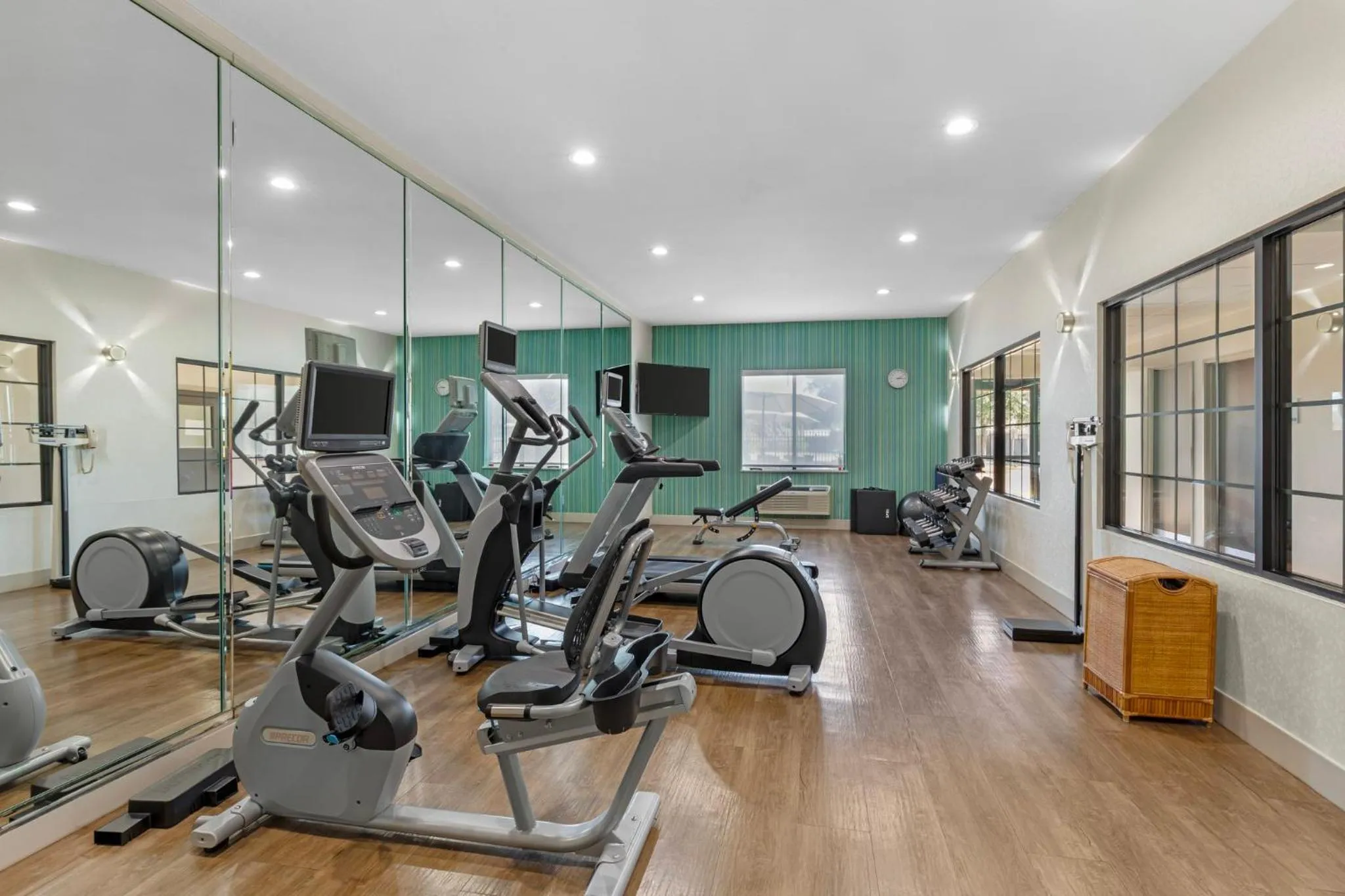 Fitness centre/facilities in Holiday Inn Express Hotel and Suites Fairfield-North by IHG