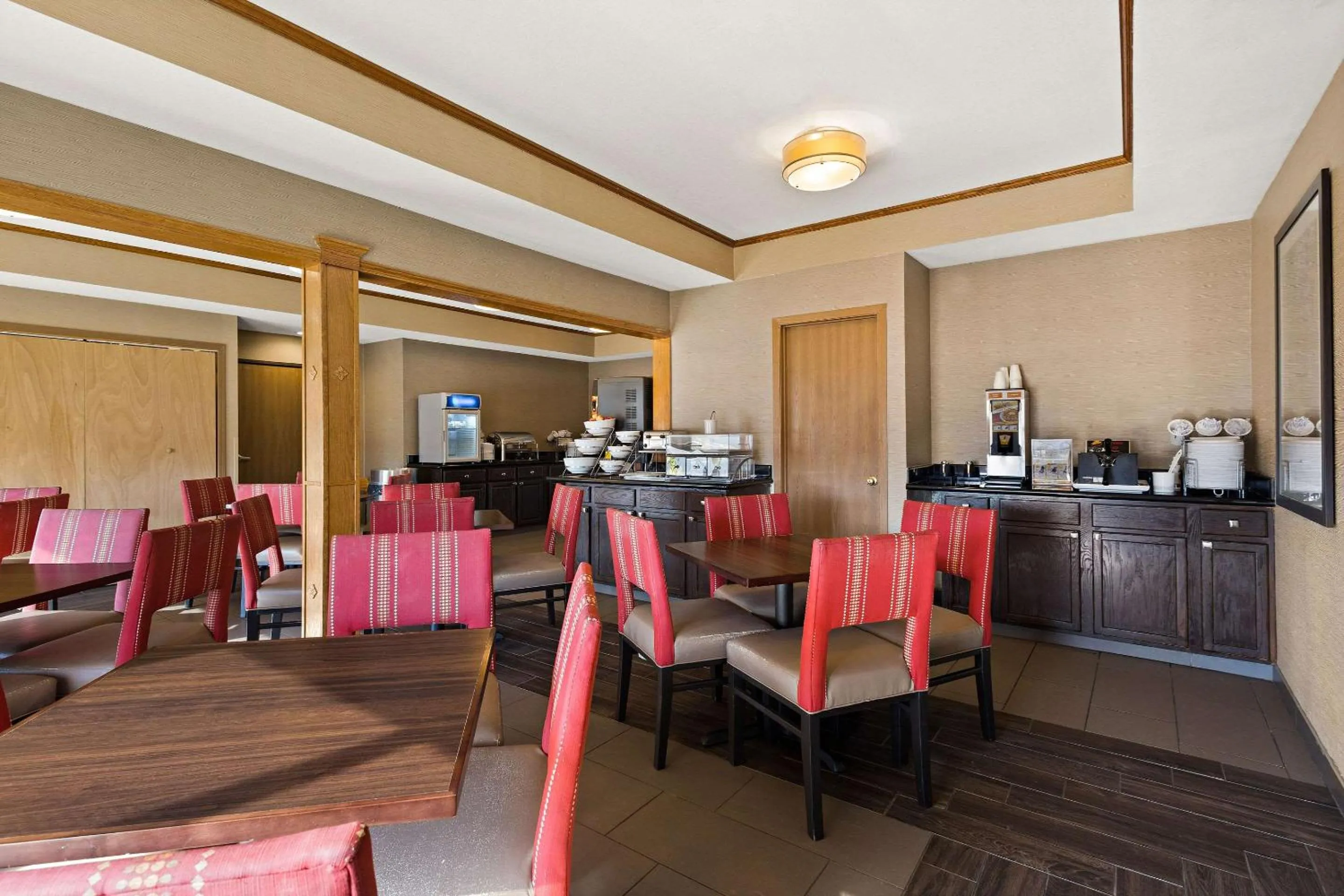 Breakfast in Comfort Inn Huntington Near University