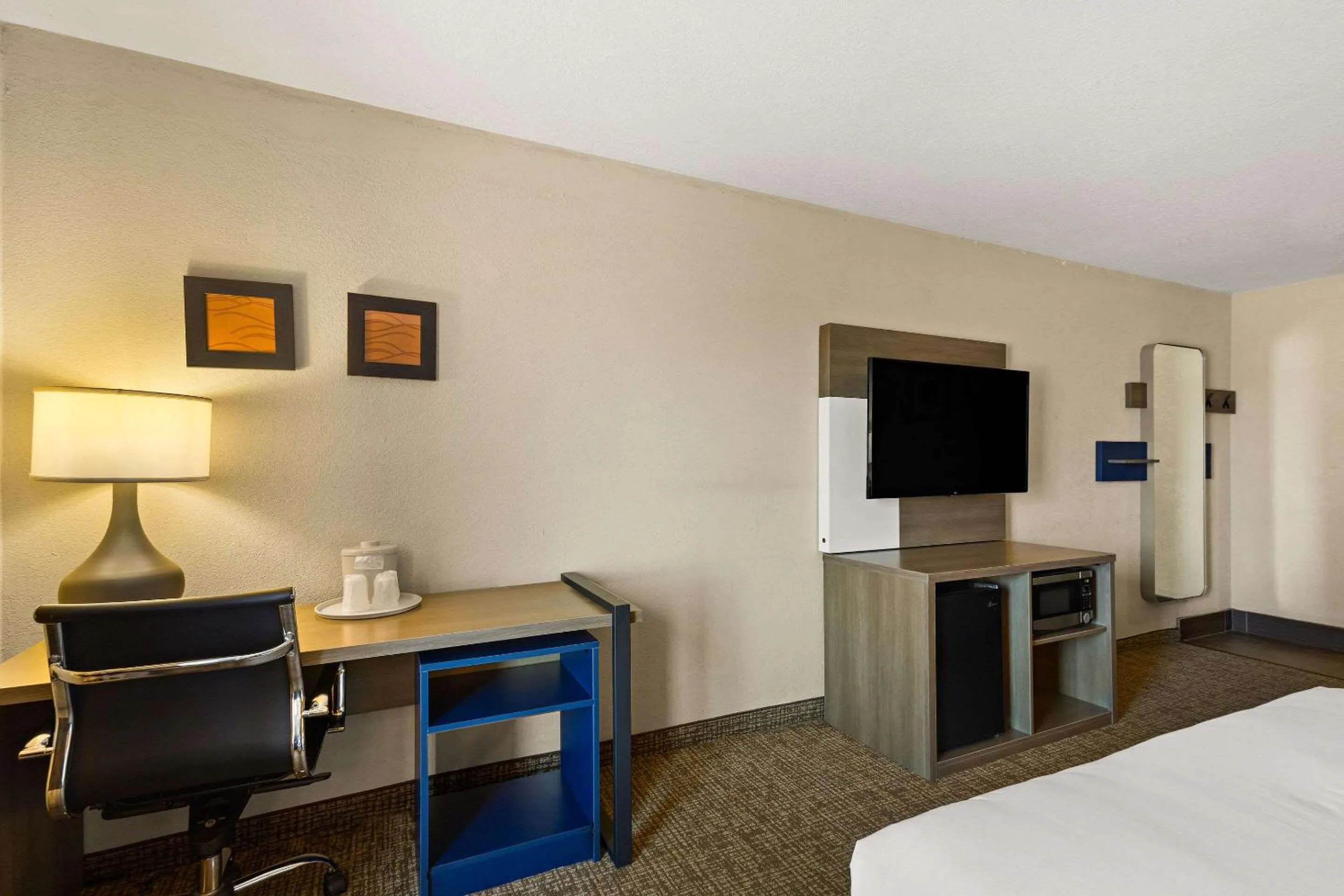 Bedroom, Bed in Comfort Inn Huntington Near University