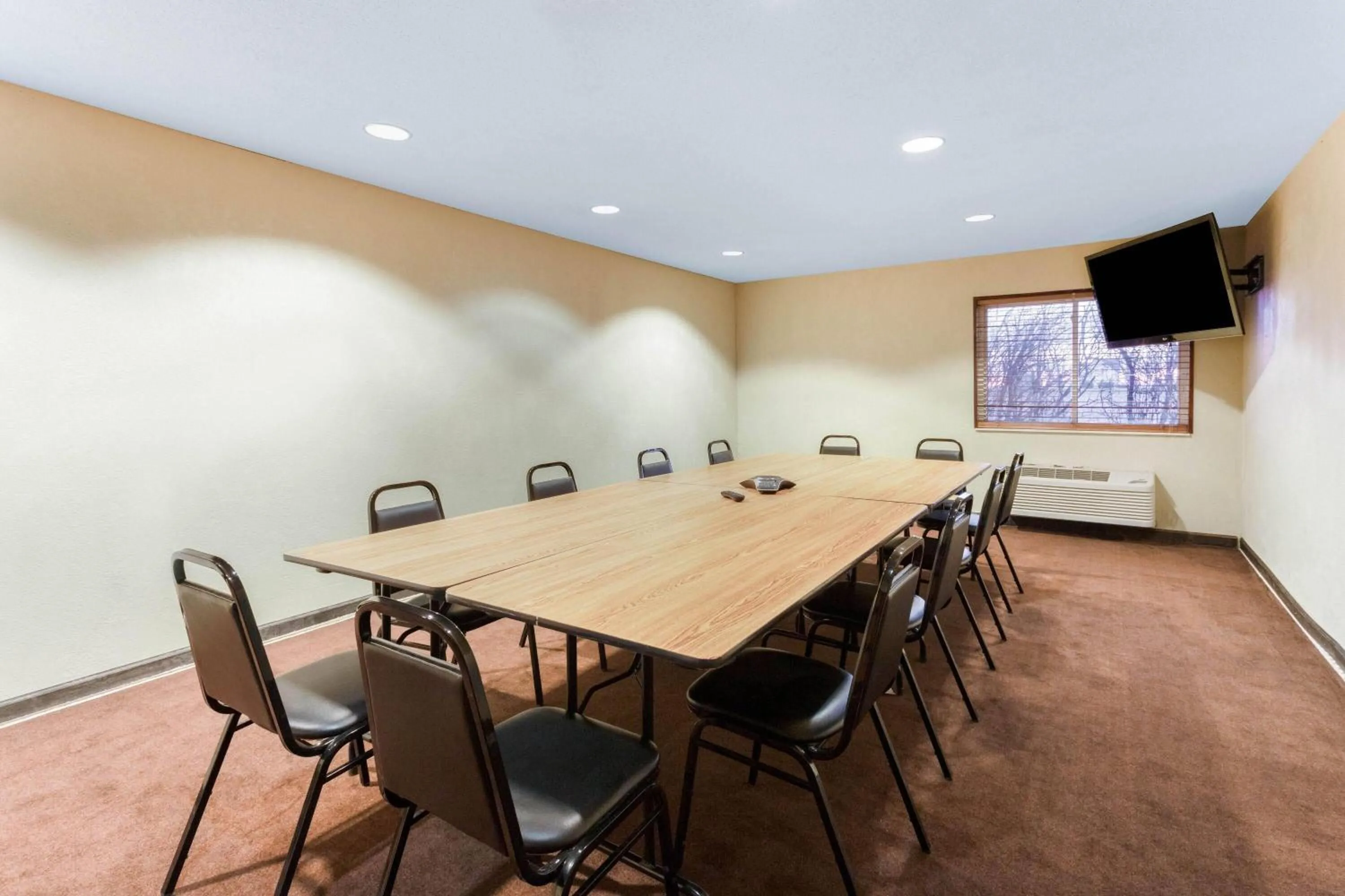 Meeting/conference room in La Quinta by Wyndham Frankfort