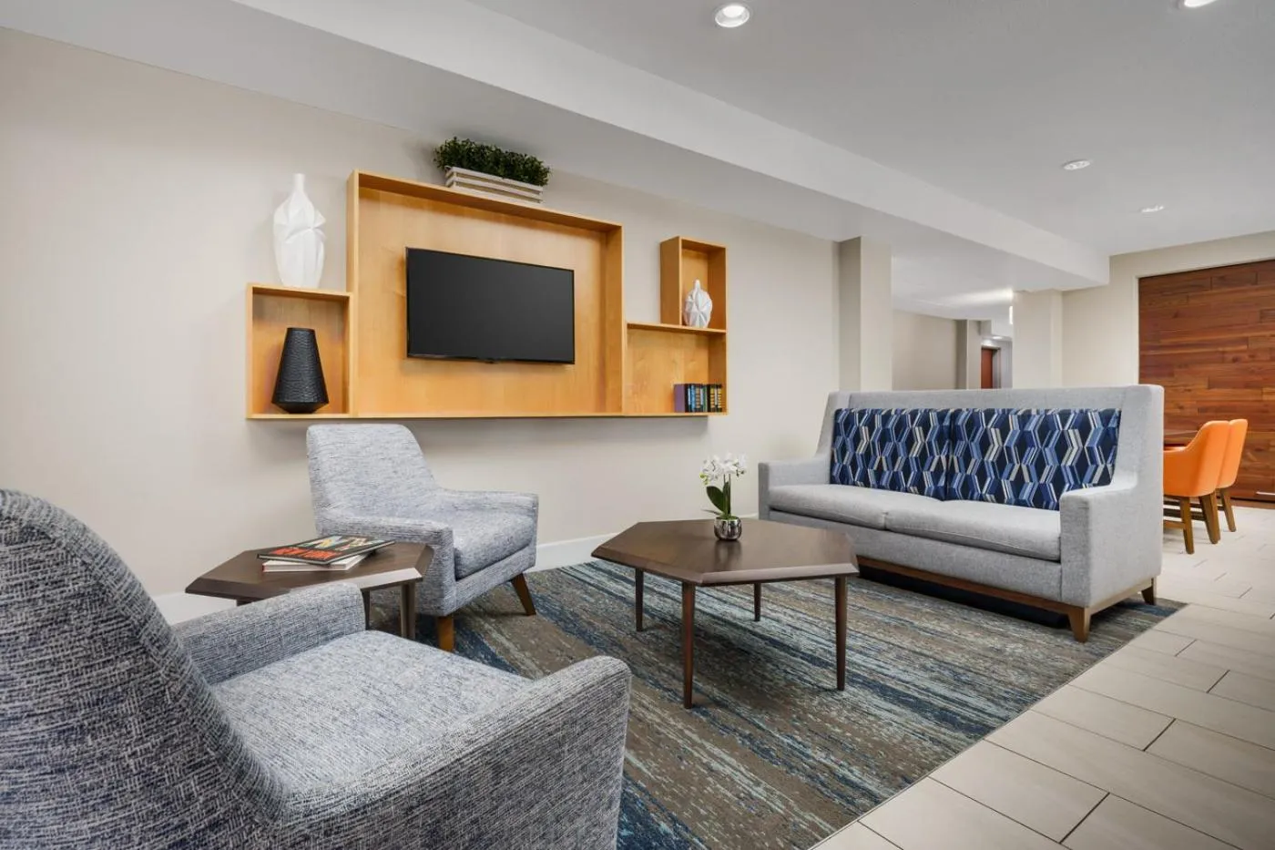 TV and multimedia in Holiday Inn Express Irondequoit by IHG