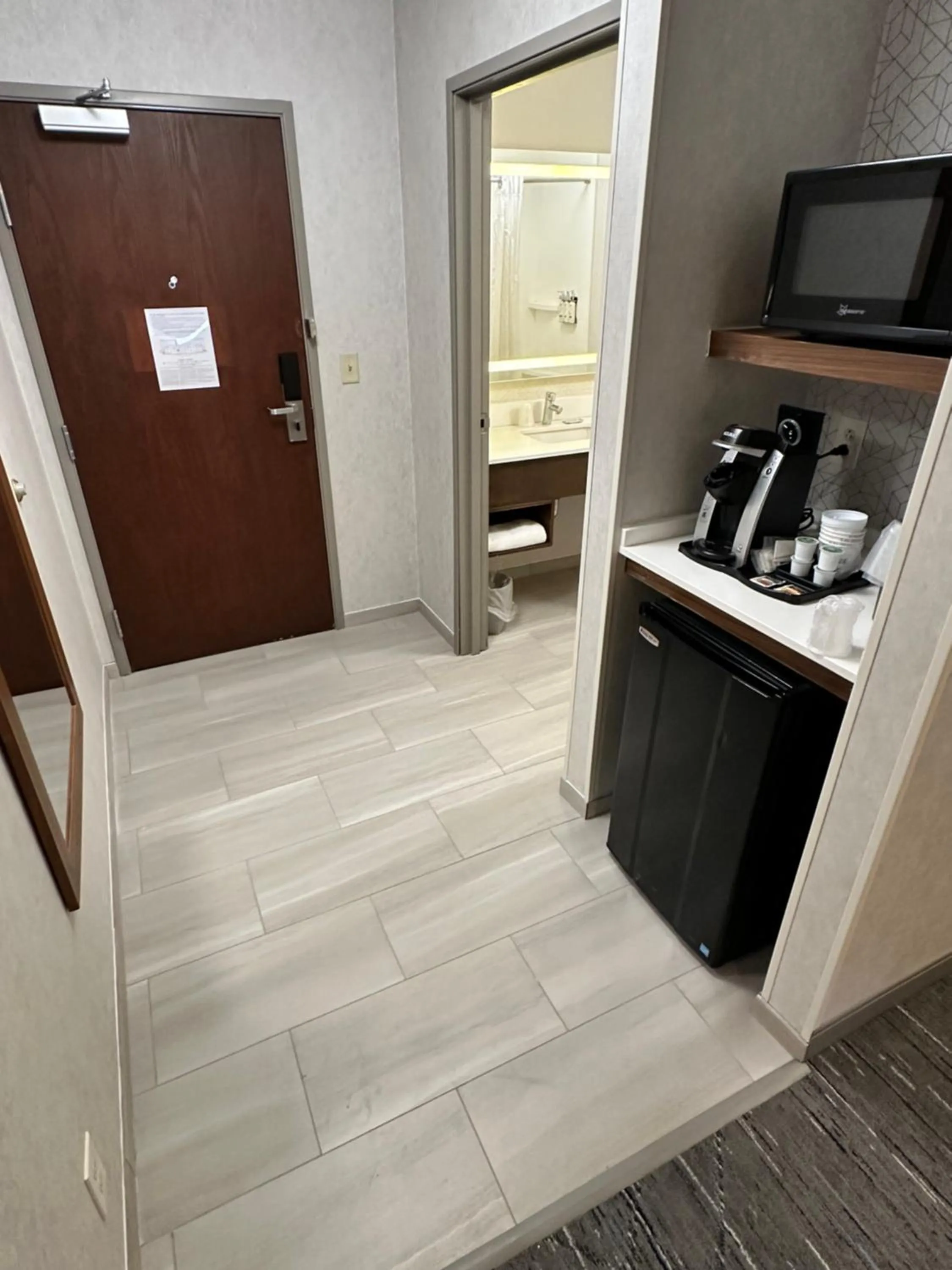 Coffee/tea facilities in Holiday Inn Express Irondequoit by IHG