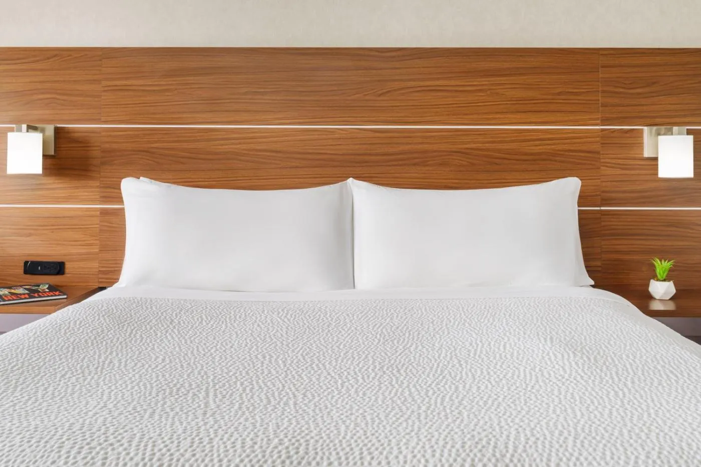 Bed in Holiday Inn Express Irondequoit by IHG