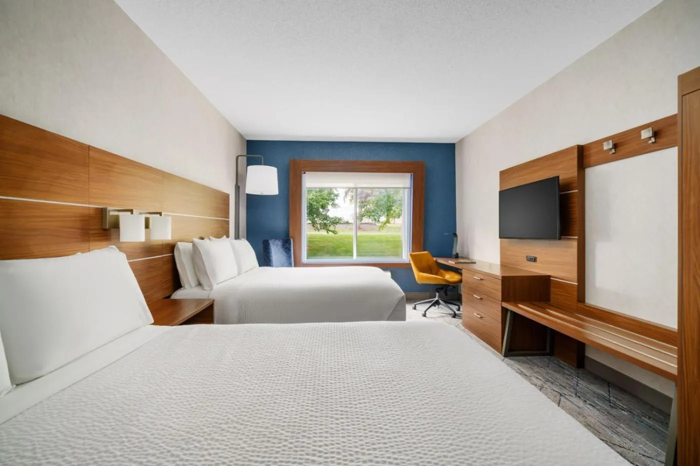 Bed in Holiday Inn Express Irondequoit by IHG