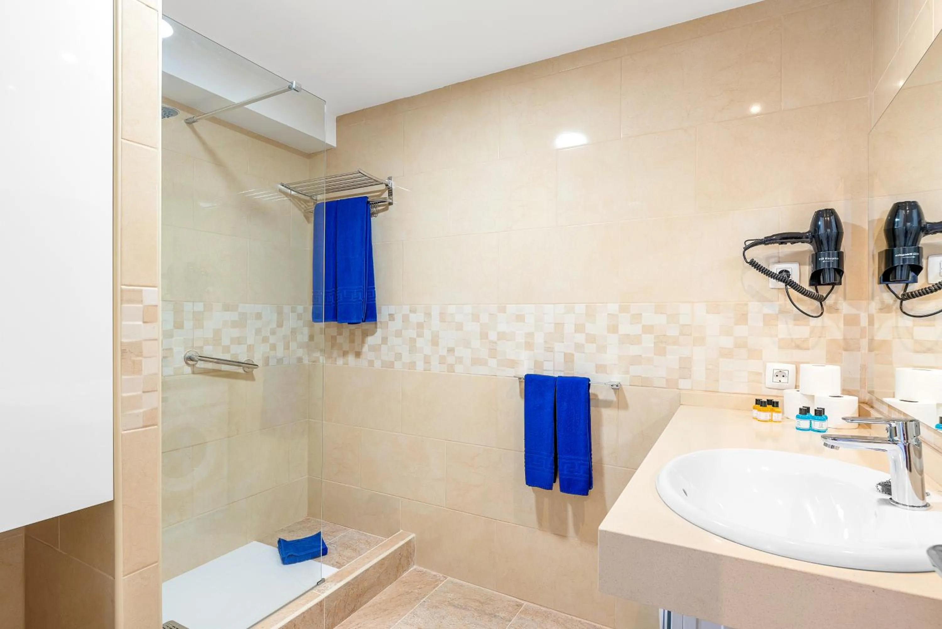 Shower in Ocean Vistas 24