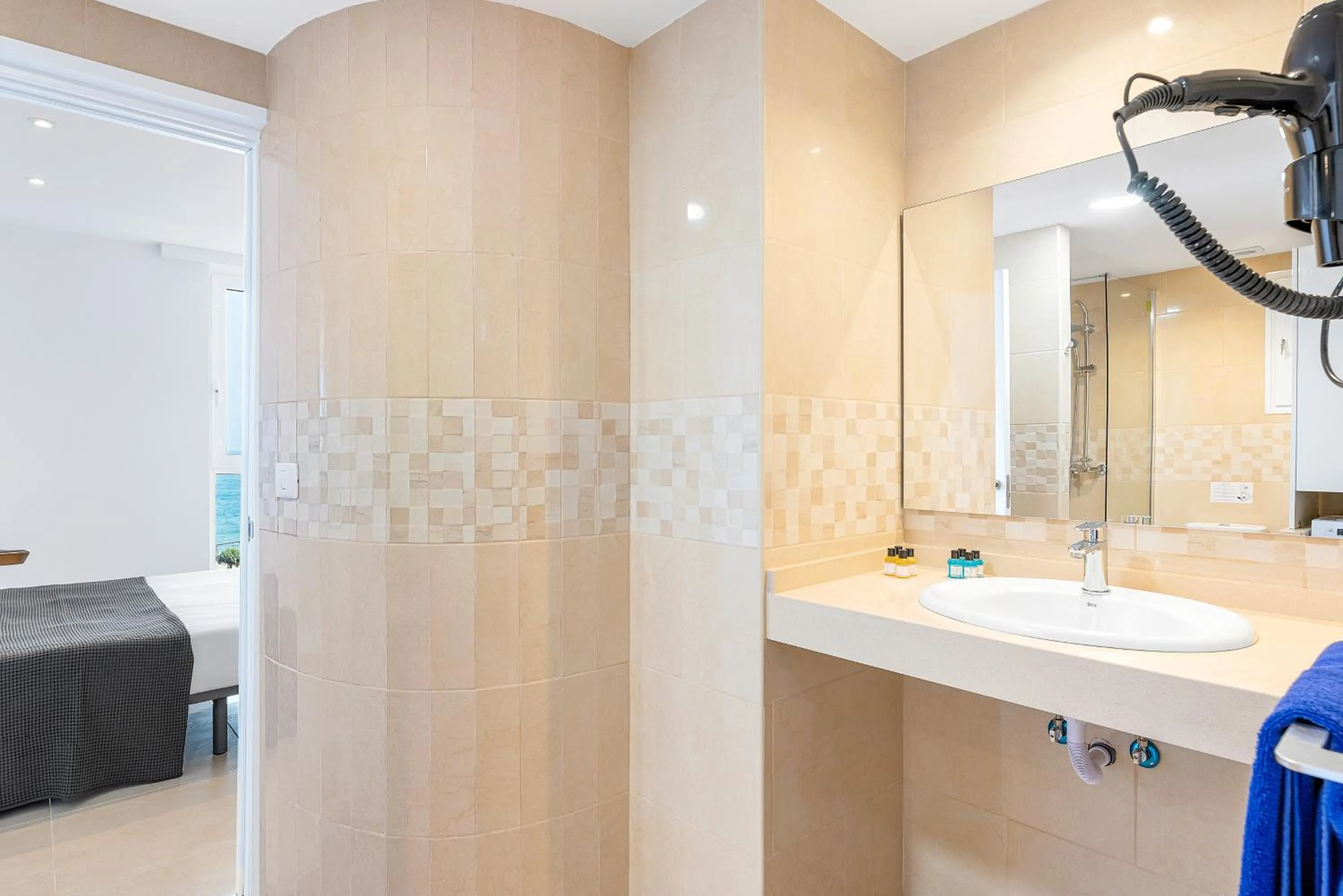 Shower in Ocean Vistas 24