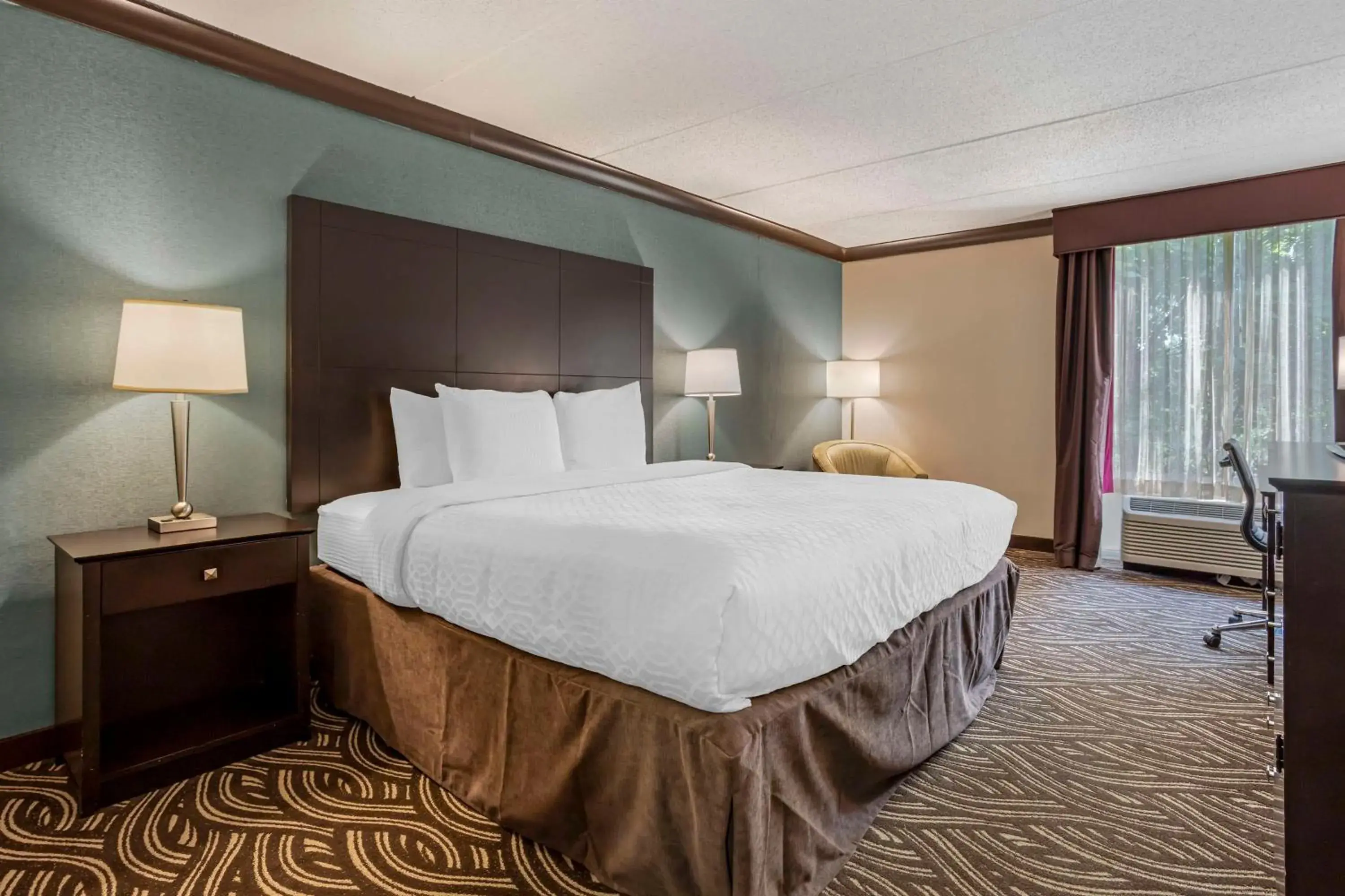 King Room with Sofa Bed - Courtyard/Non-Smoking in Best Western Plus Kingston Hotel and Conference Center King Room with Sofa Bed - Courtyard/Non-Smoking in Best Western Plus Kingston Hotel and Conference Center