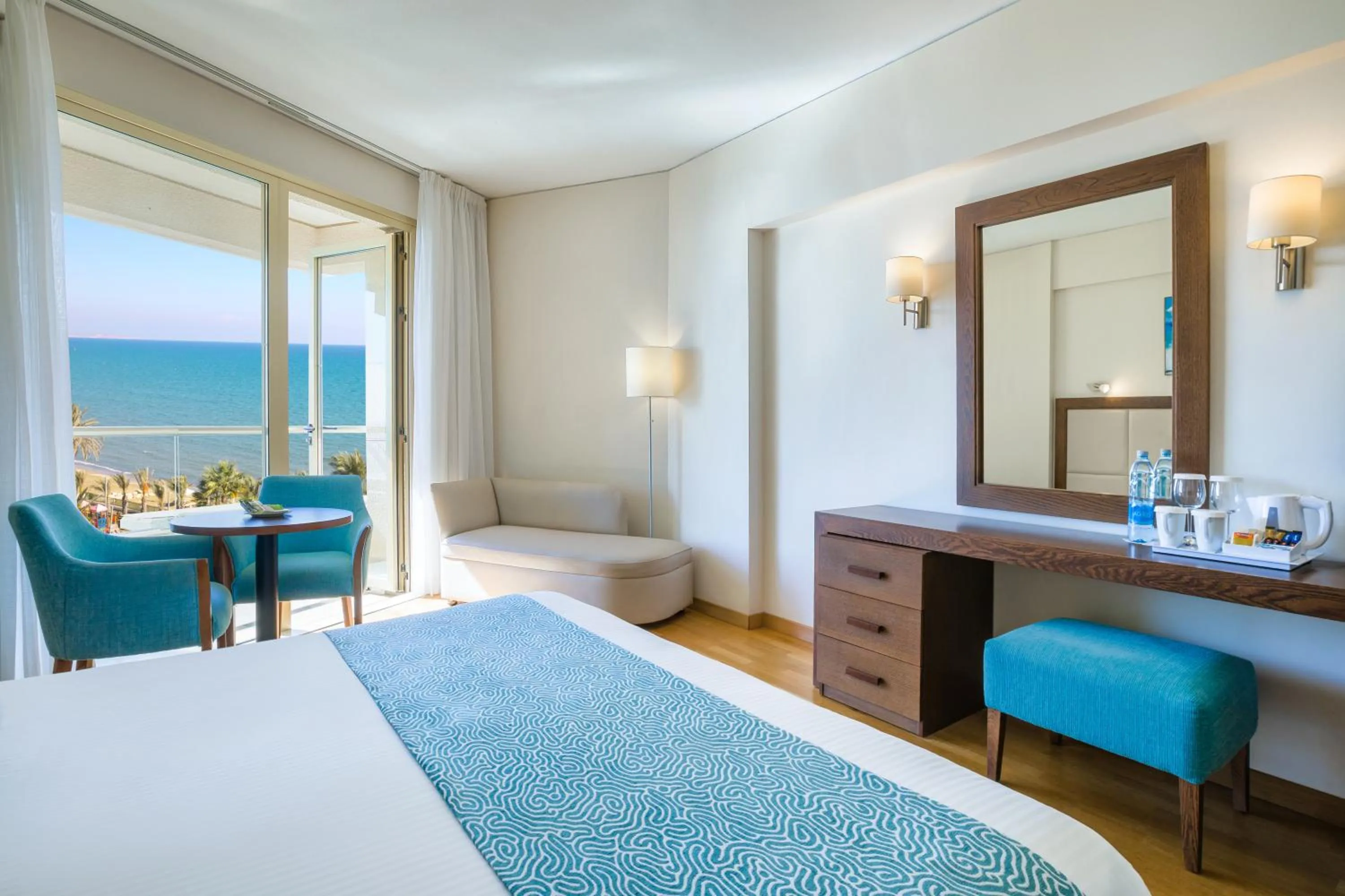 Bedroom, Bed in Golden Bay Beach Hotel