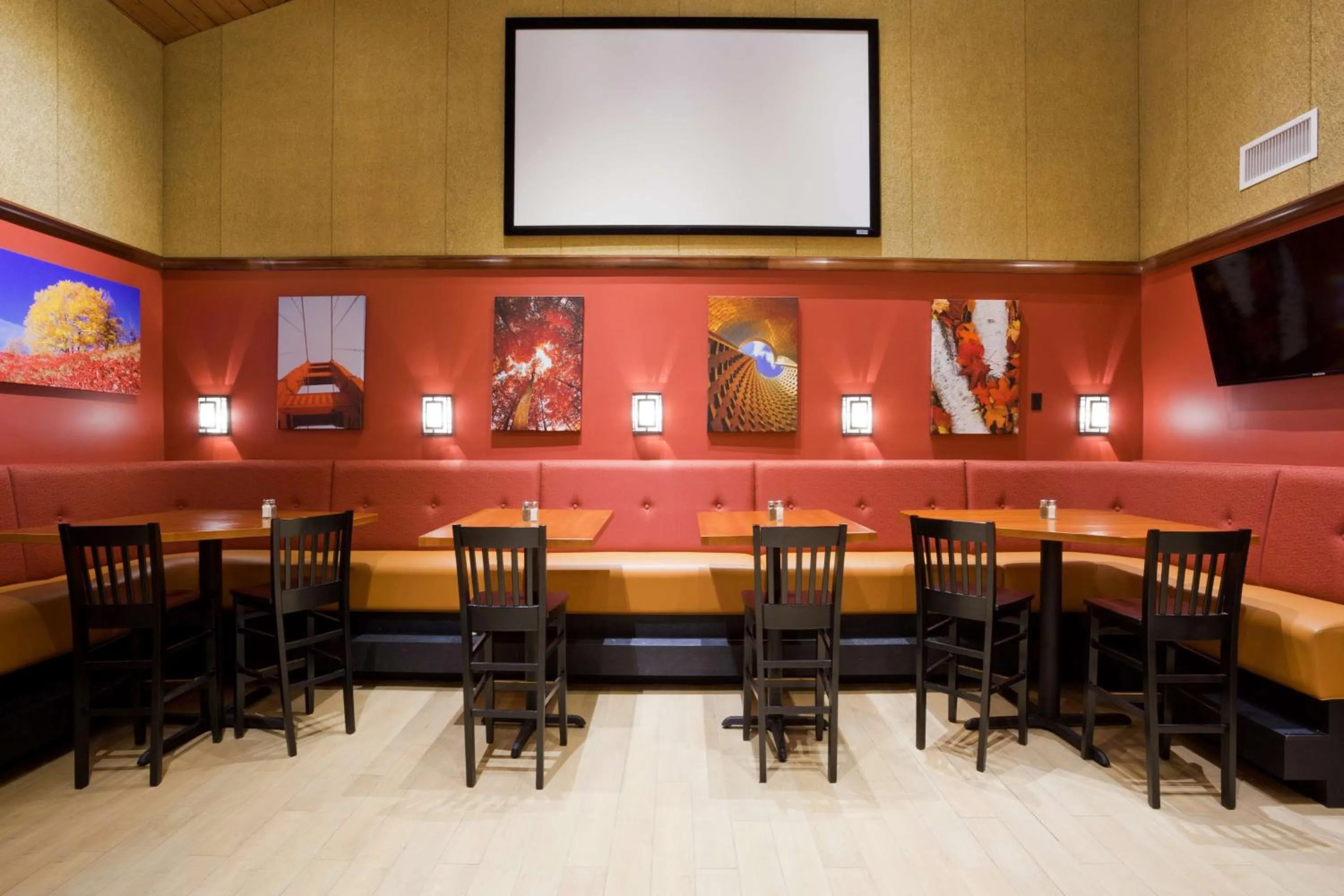 Lounge or bar in Best Western Plus Willmar