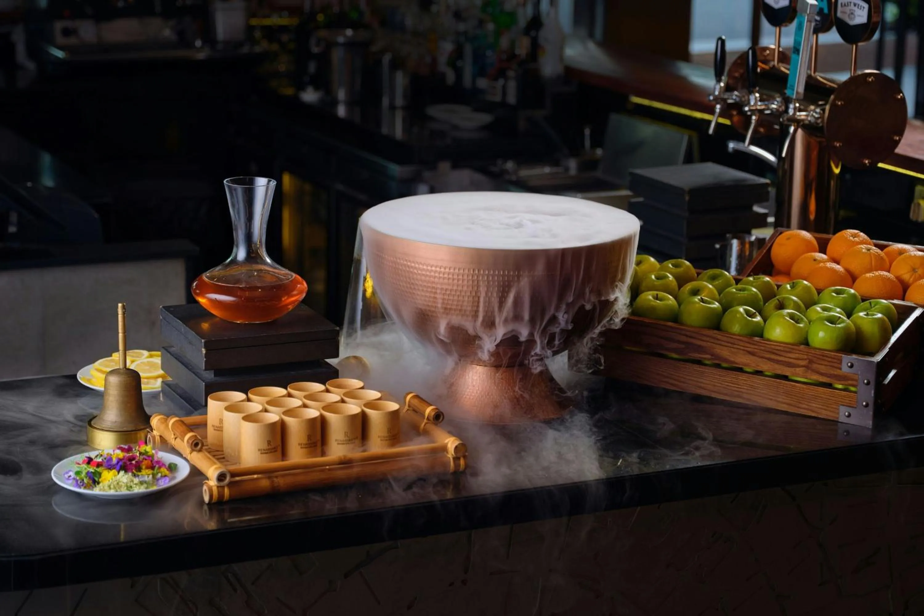 Lounge or bar in Renaissance Riverside Hotel Saigon