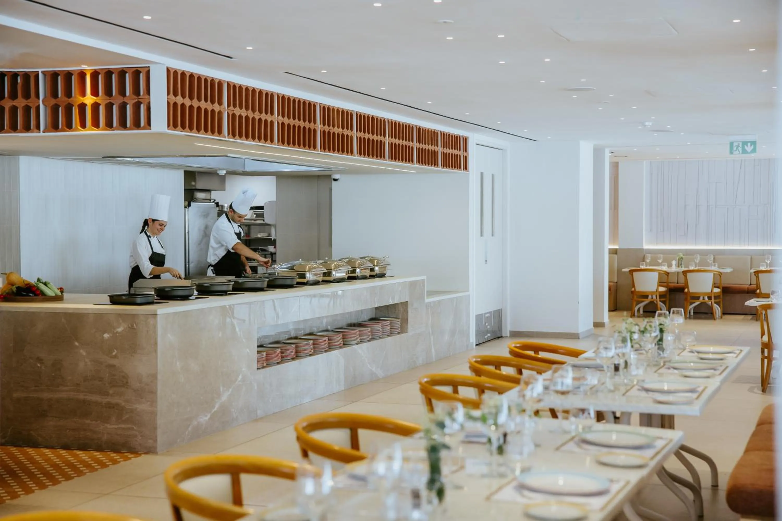 Restaurant/places to eat in Lordos Beach Hotel & Spa