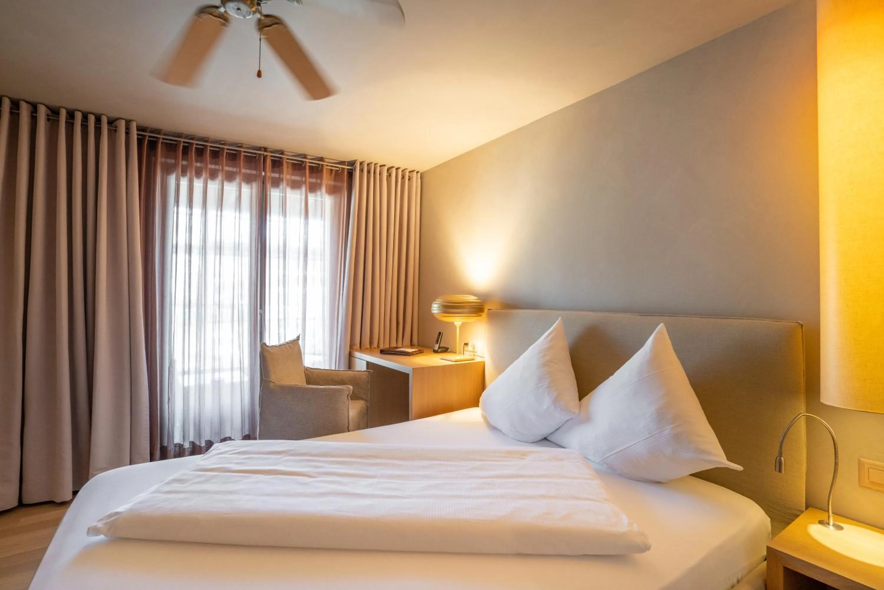 Photo of the whole room, Bed in Sonne Seehotel