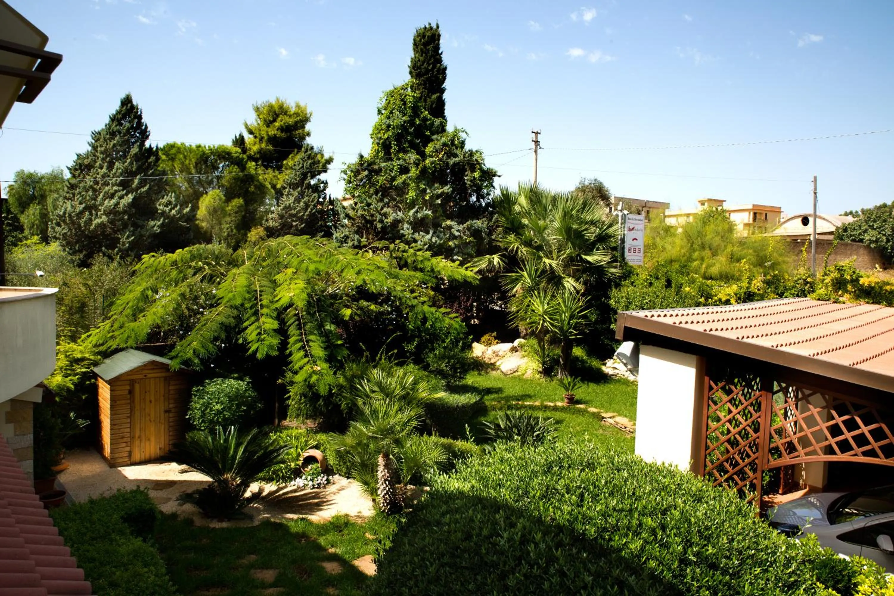 Garden view in B&B Il Mandorlo
