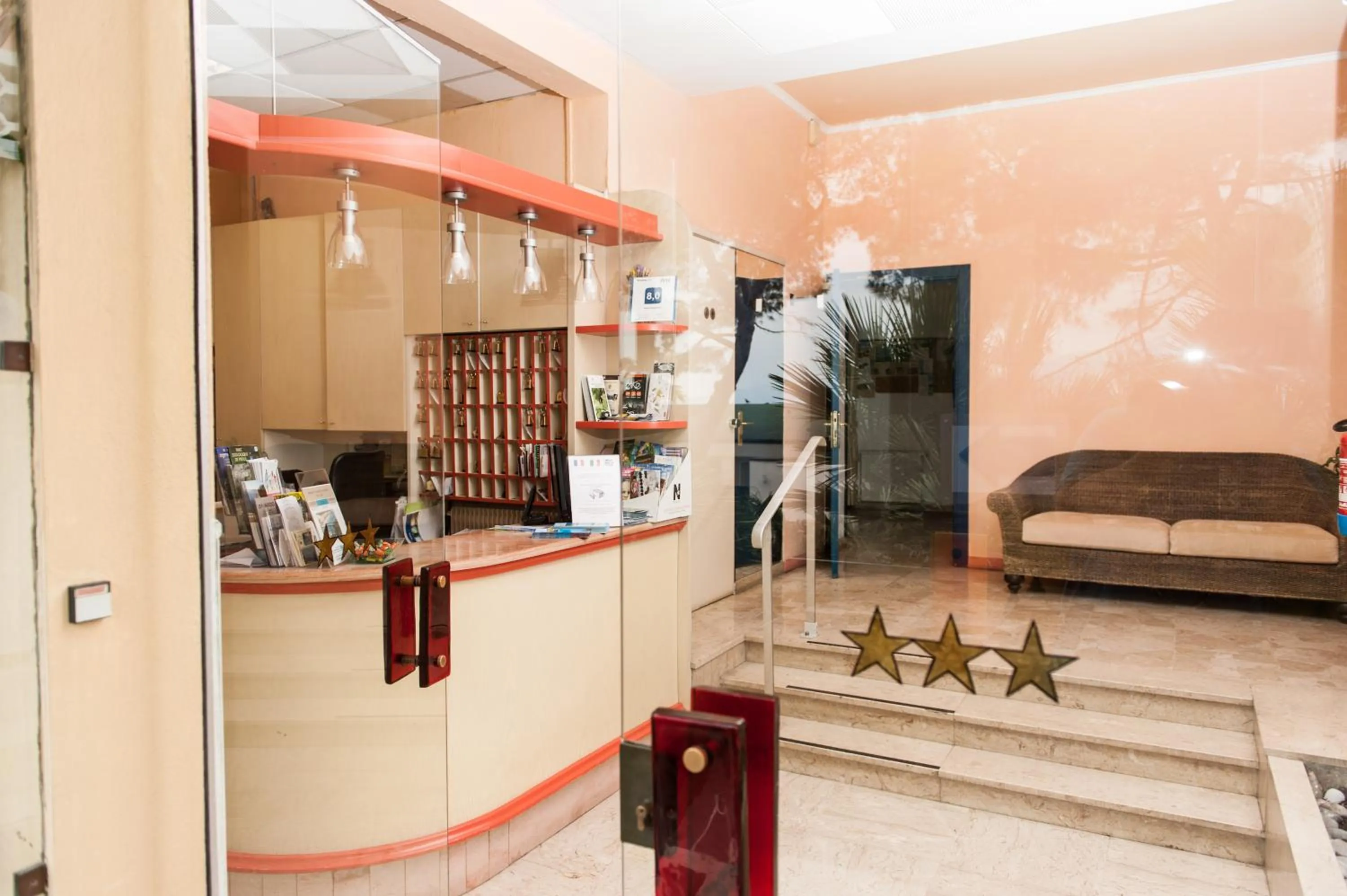 Lobby or reception, Bed in Hôtel Alexandra