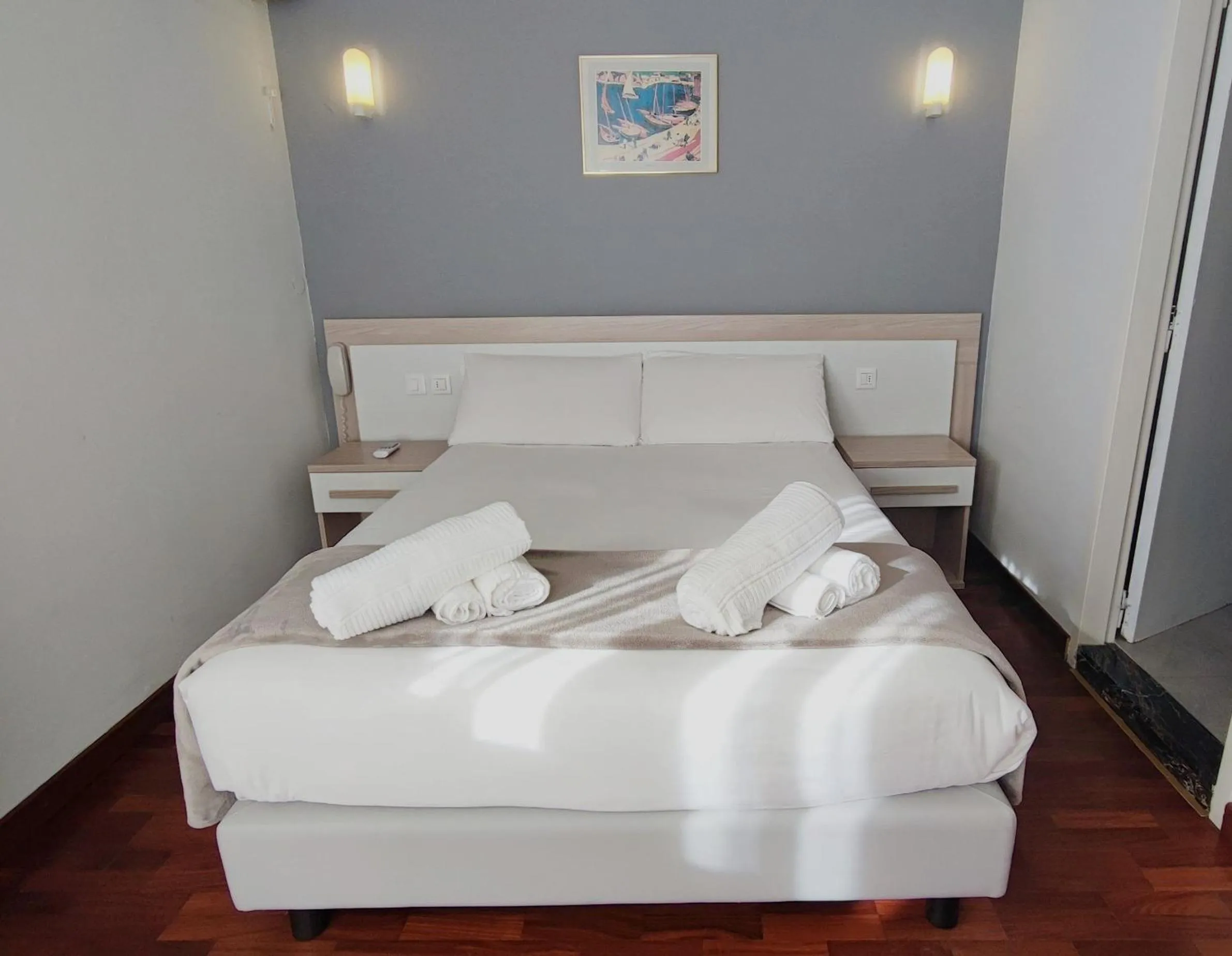 Bedroom, Bed in Hôtel Alexandra