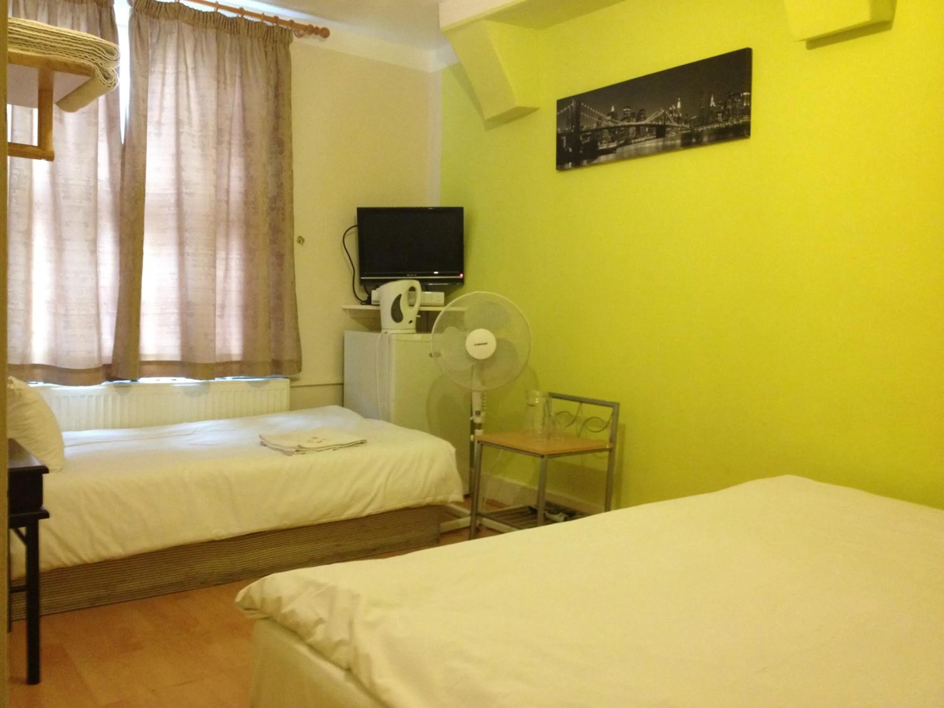 Bed in City View Hotel Roman Road