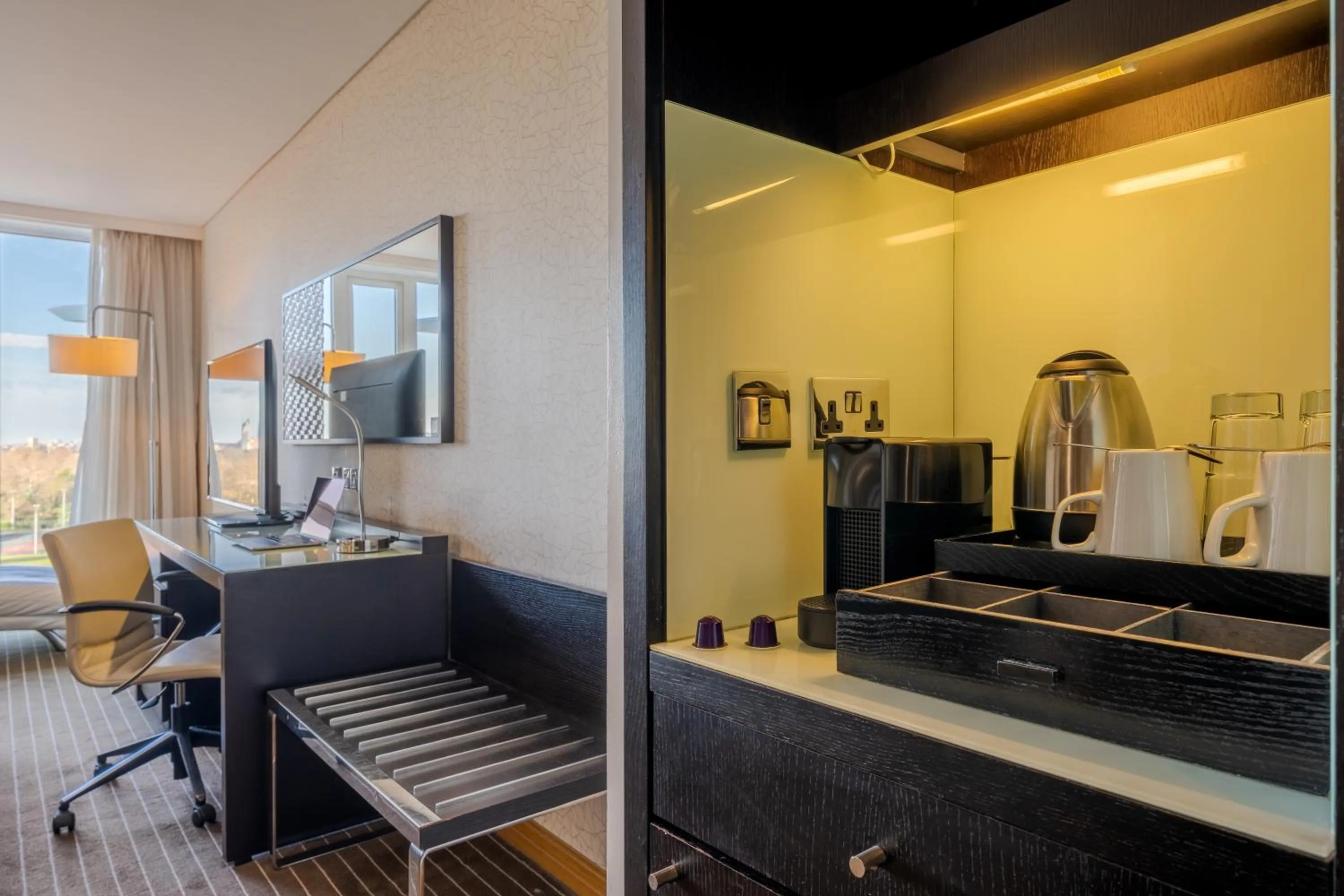 Photo of the whole room in Pestana Chelsea Bridge Hotel & SPA