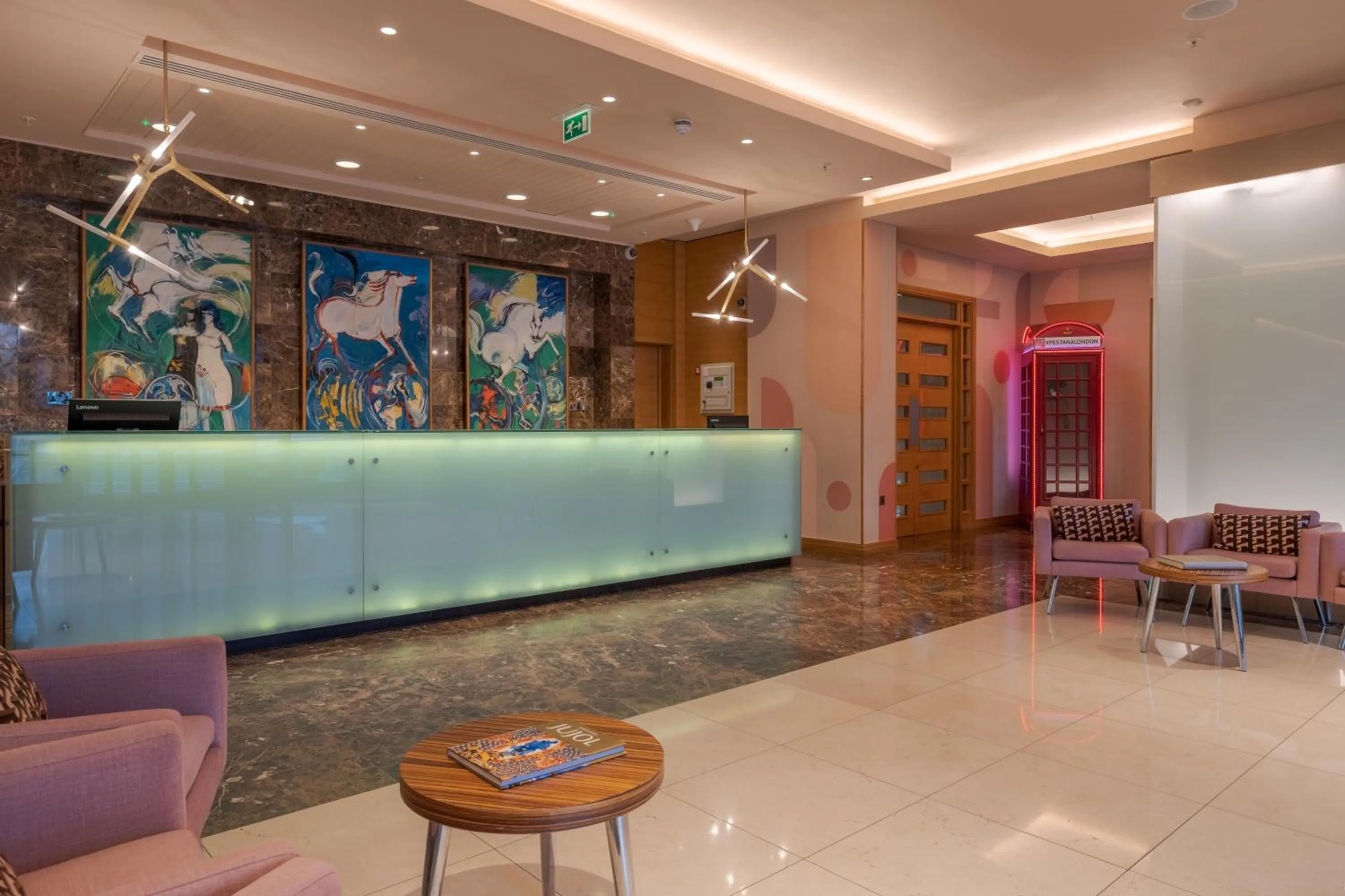 Lobby or reception in Pestana Chelsea Bridge Hotel & SPA
