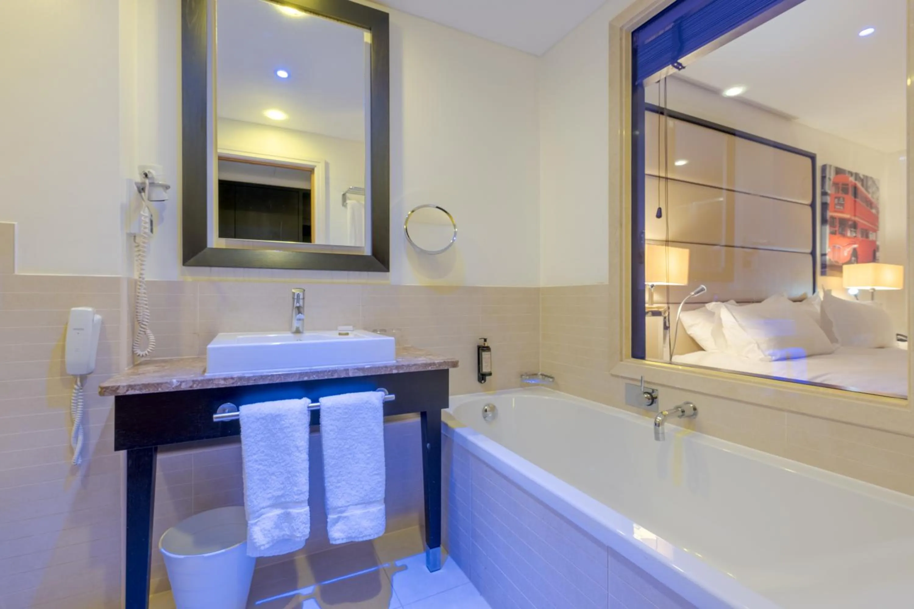Bathroom, Bed in Pestana Chelsea Bridge Hotel & SPA