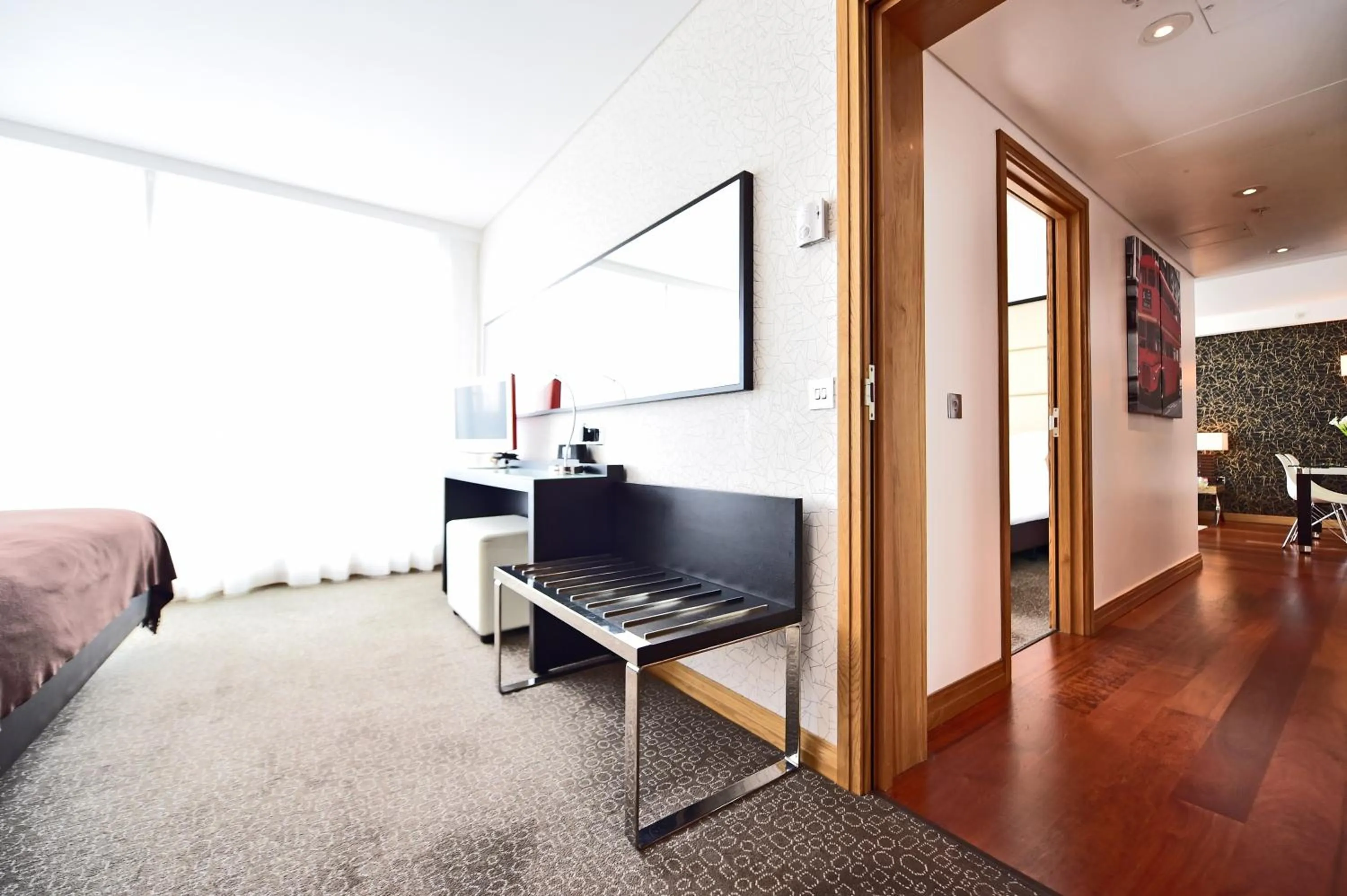 Photo of the whole room in Pestana Chelsea Bridge Hotel & SPA