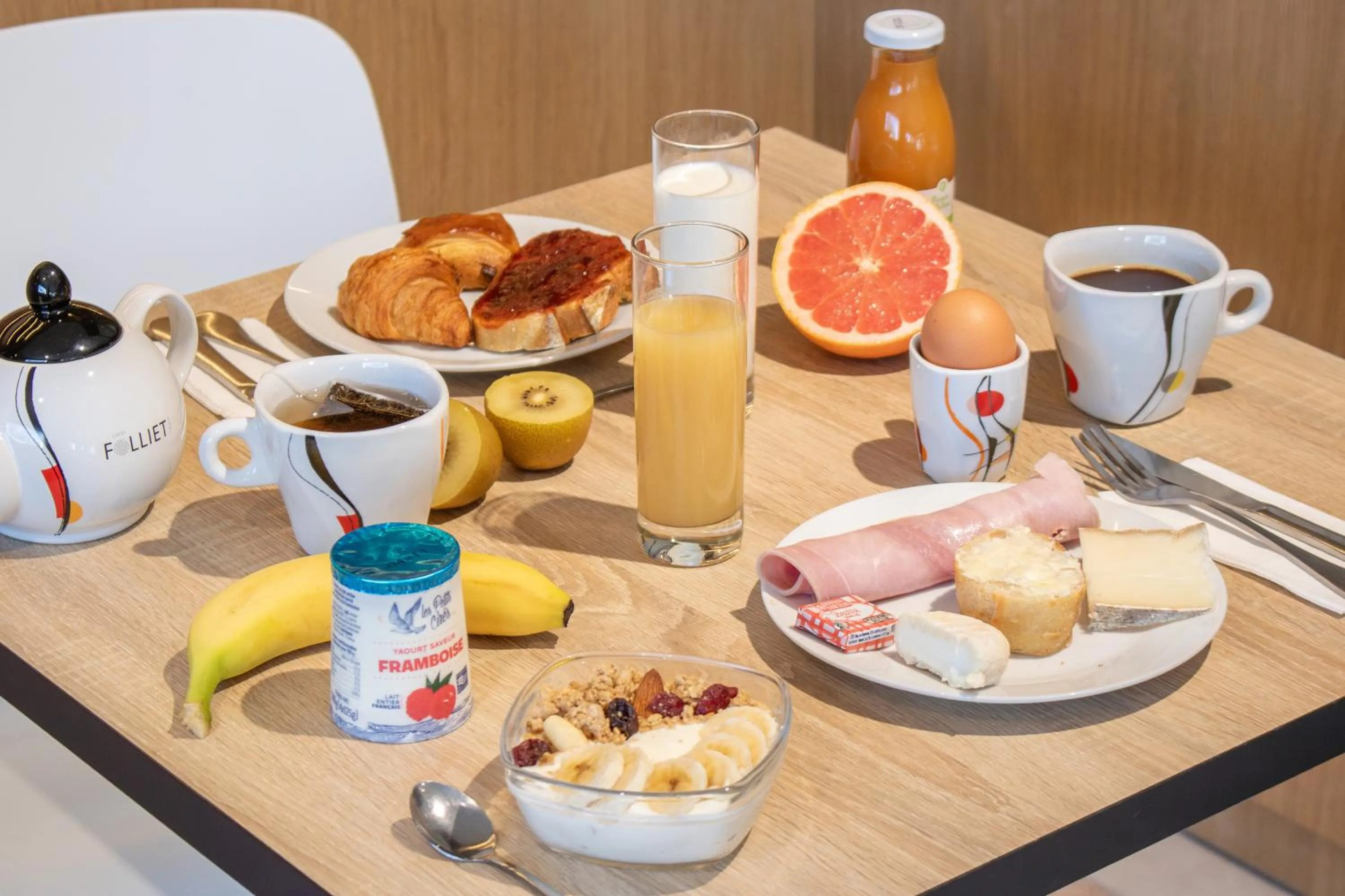 Breakfast in Brit Hotel Avignon Sud Le Calendal