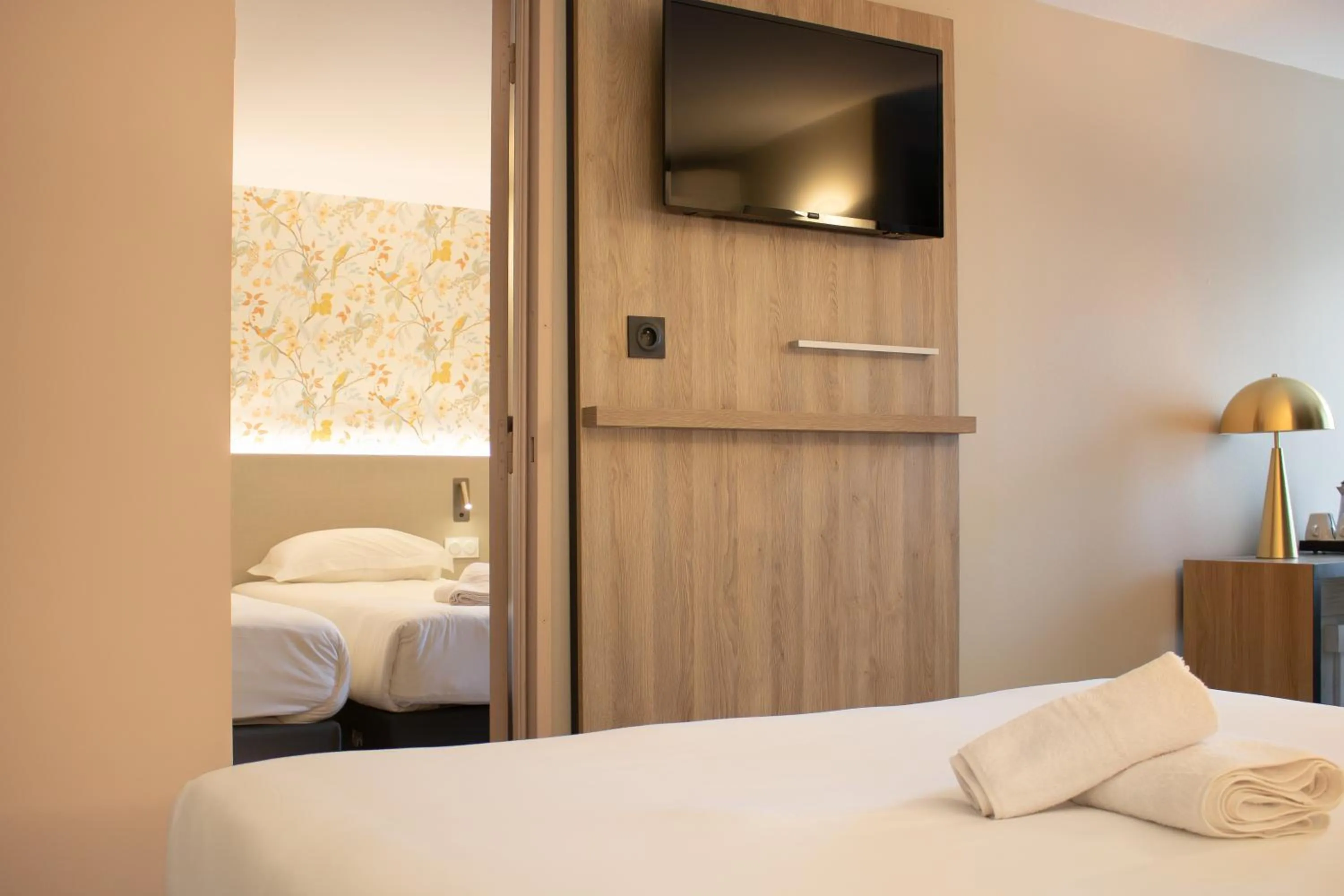 Bedroom, Bed in Brit Hotel Avignon Sud Le Calendal