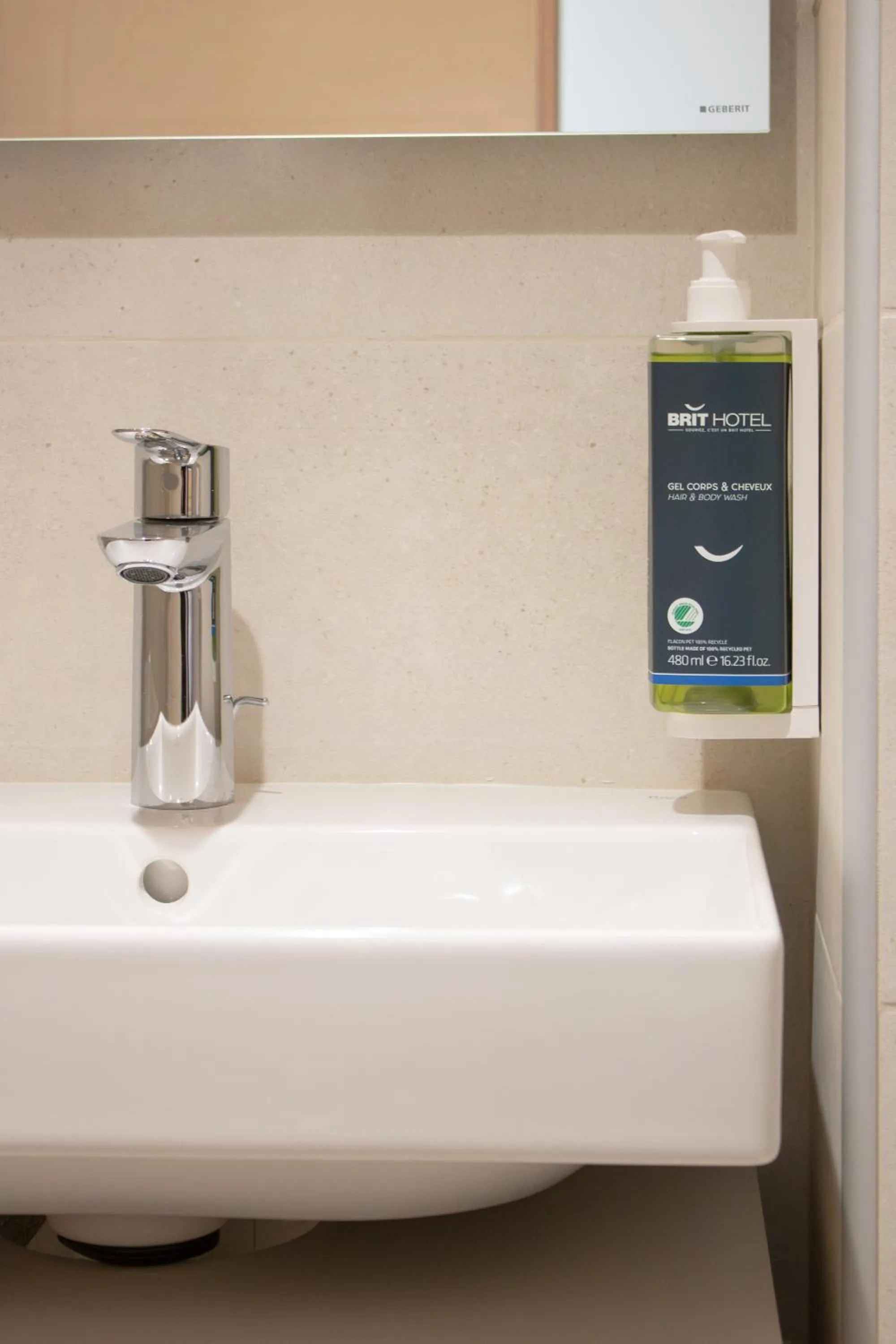 Bathroom in Brit Hotel Avignon Sud Le Calendal